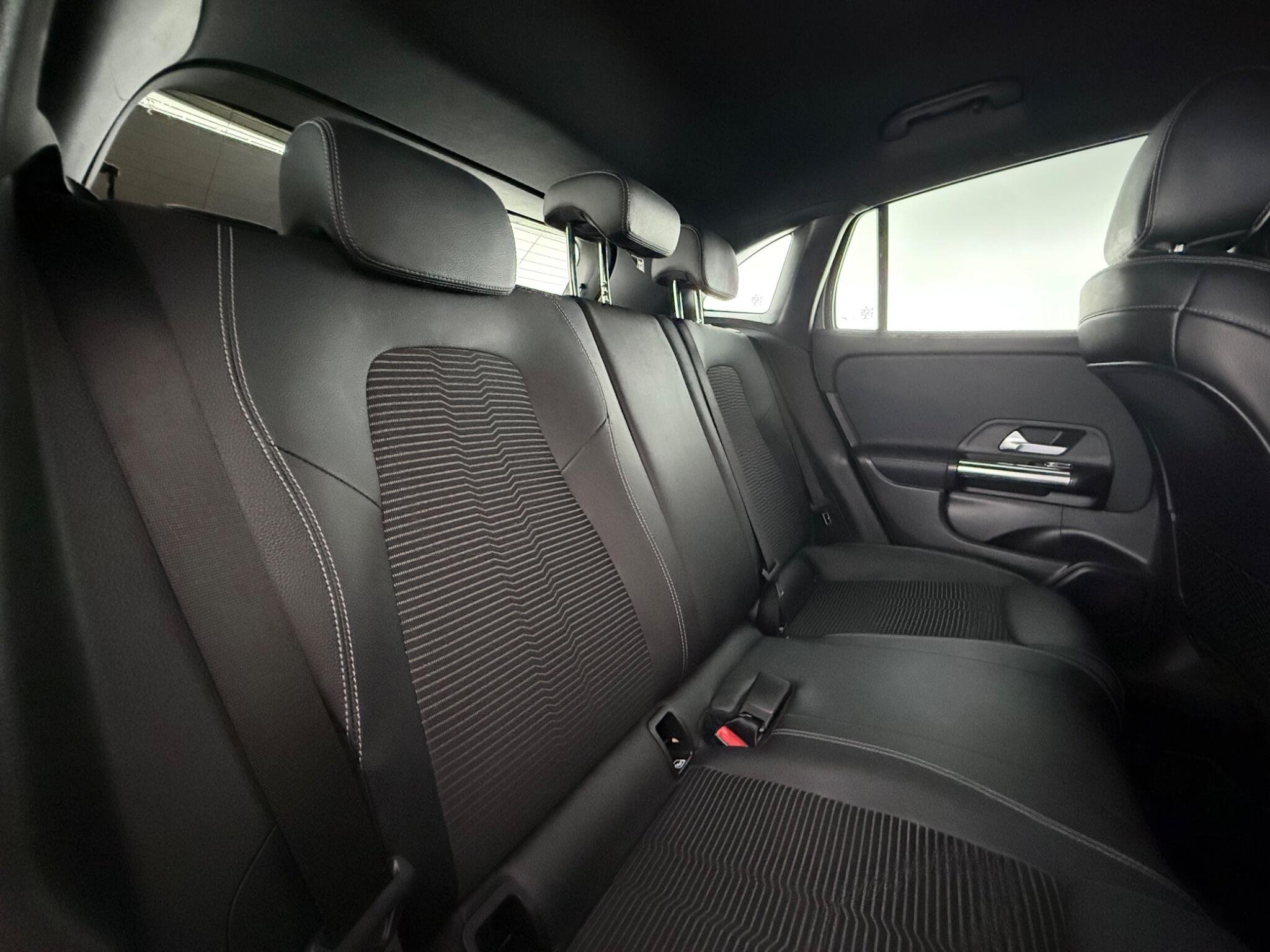Mercedes-Benz Gla view 33
