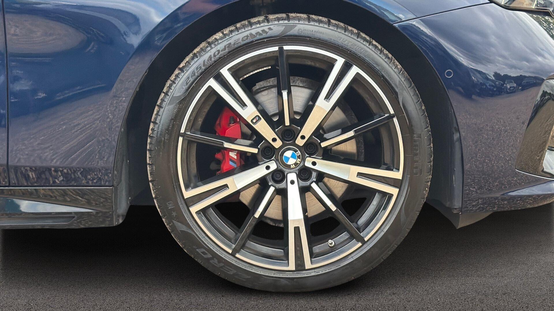 BMW 5 Series view 14