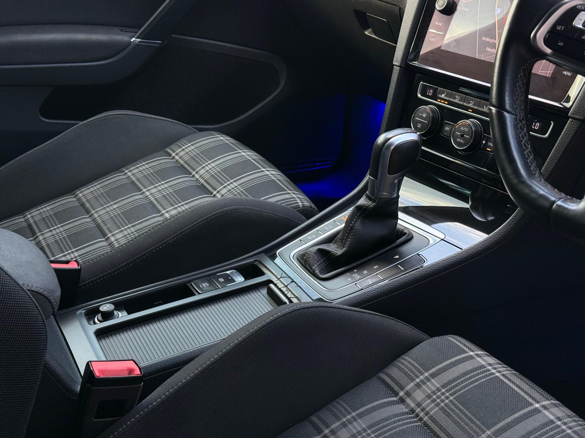 Volkswagen Golf view 42