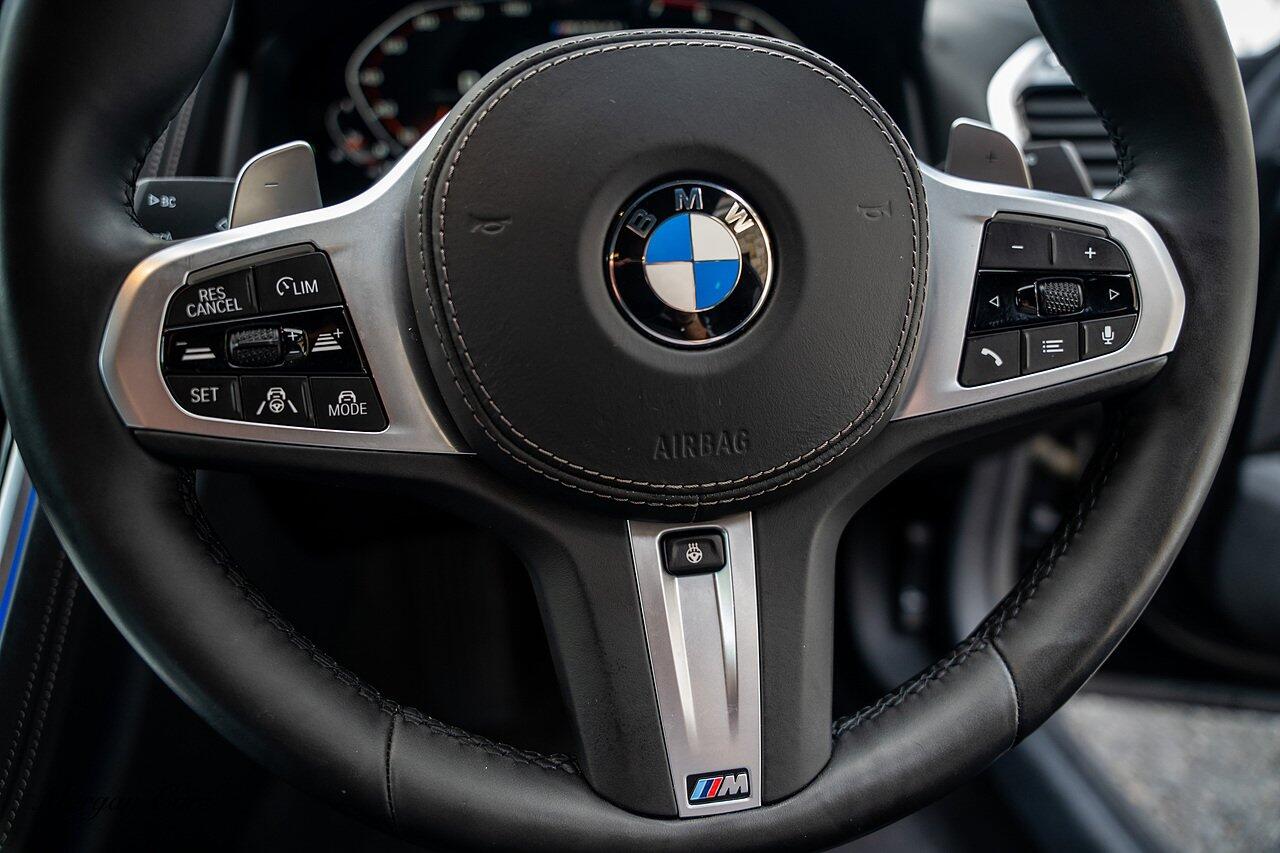 BMW 8 Series view 44