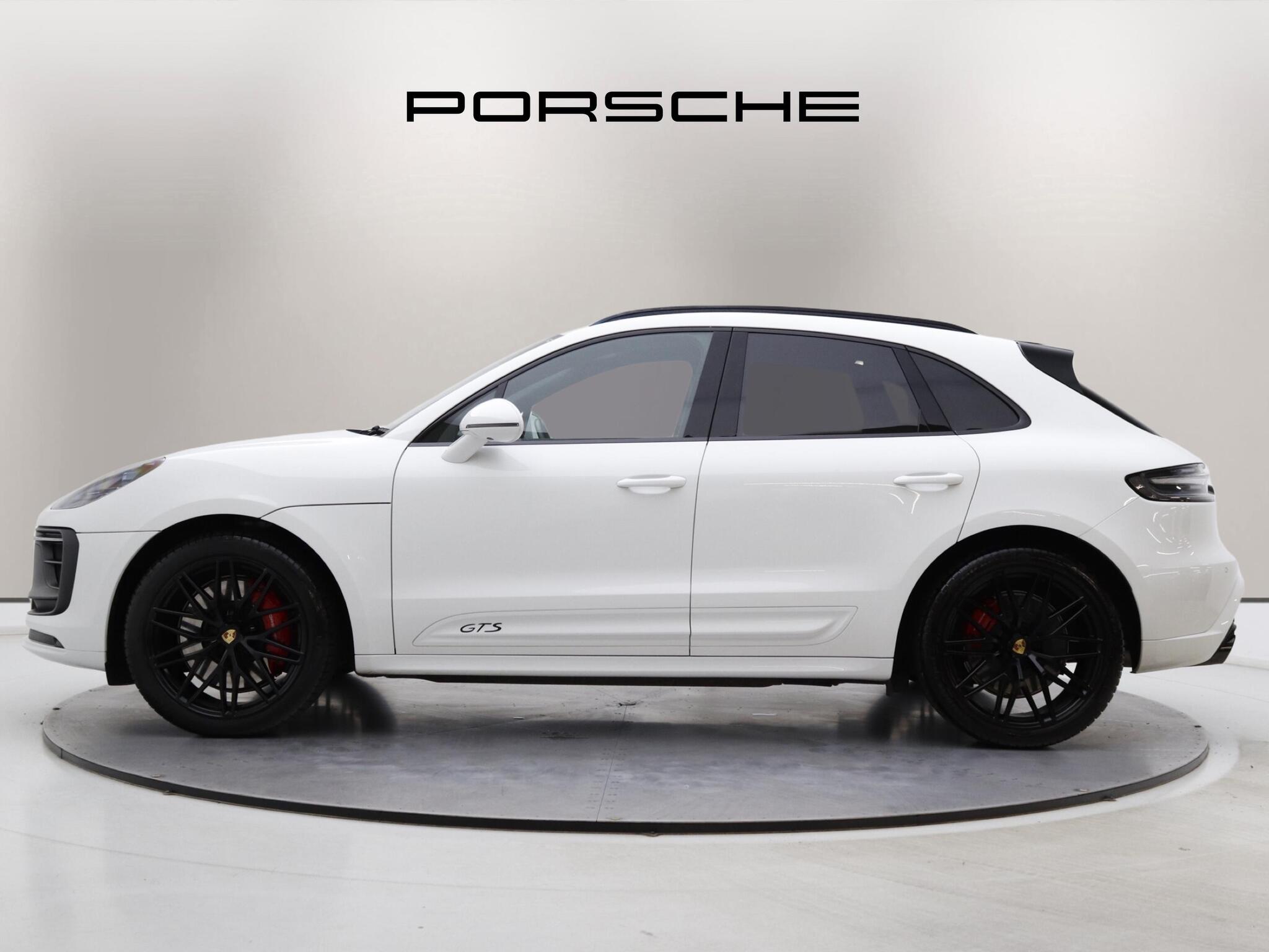 Porsche Macan view 4
