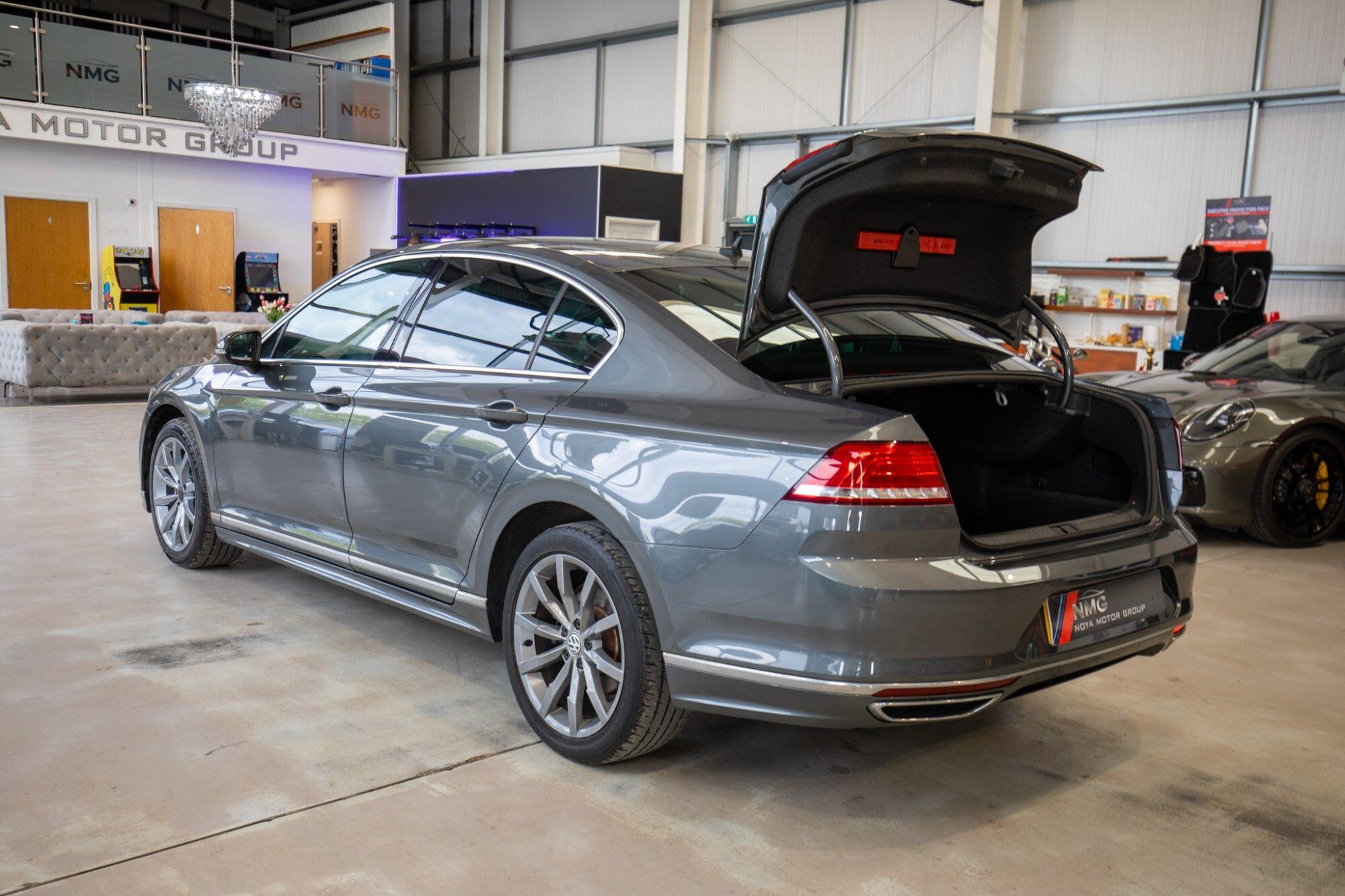 Volkswagen Passat view 28