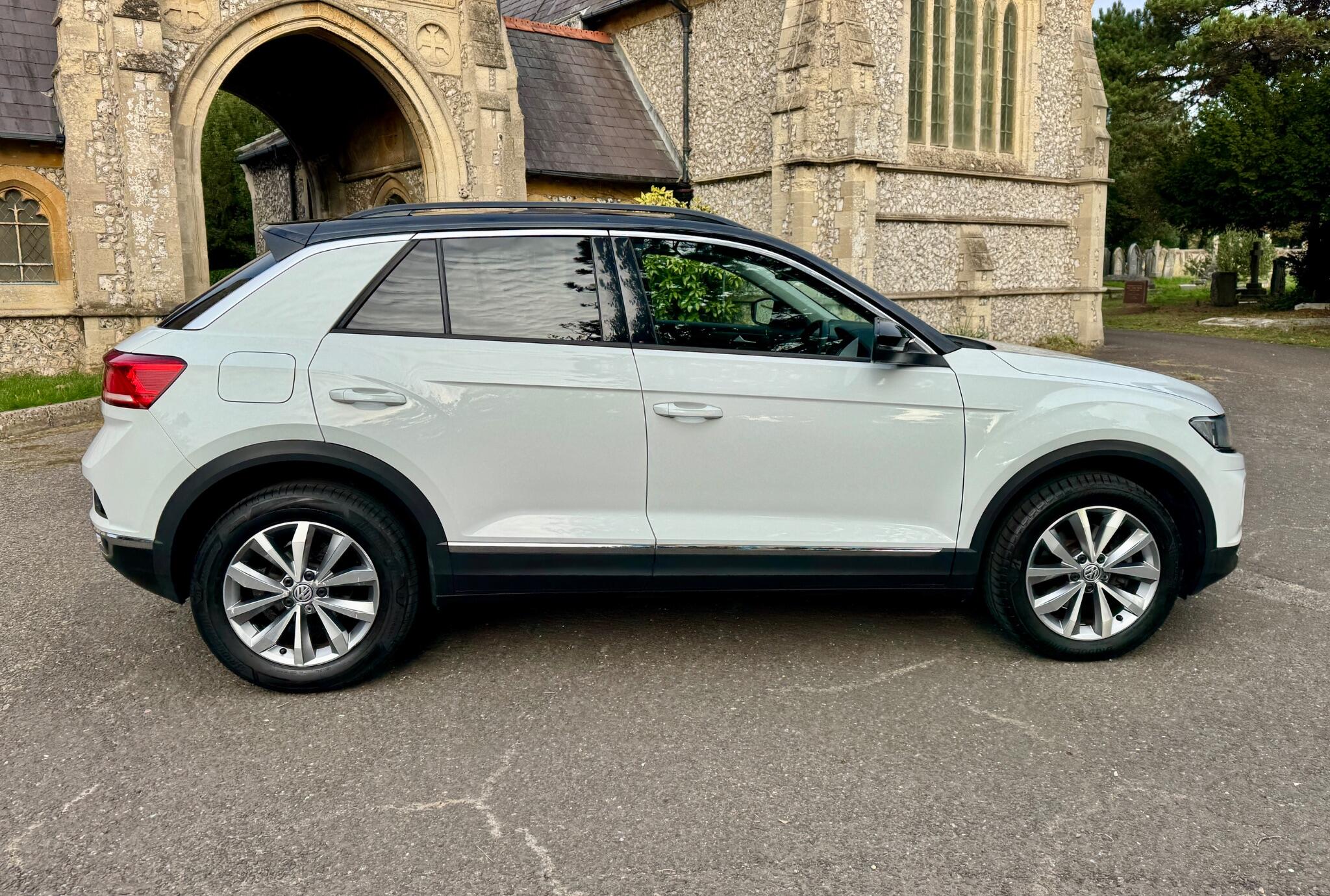 Volkswagen T-Roc view 16