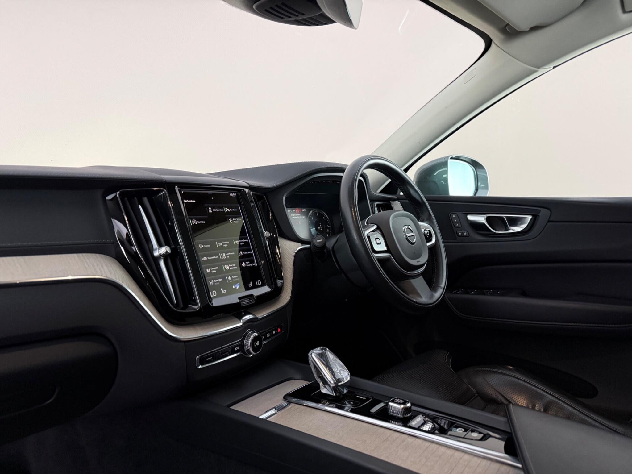 Volvo XC60 view 4