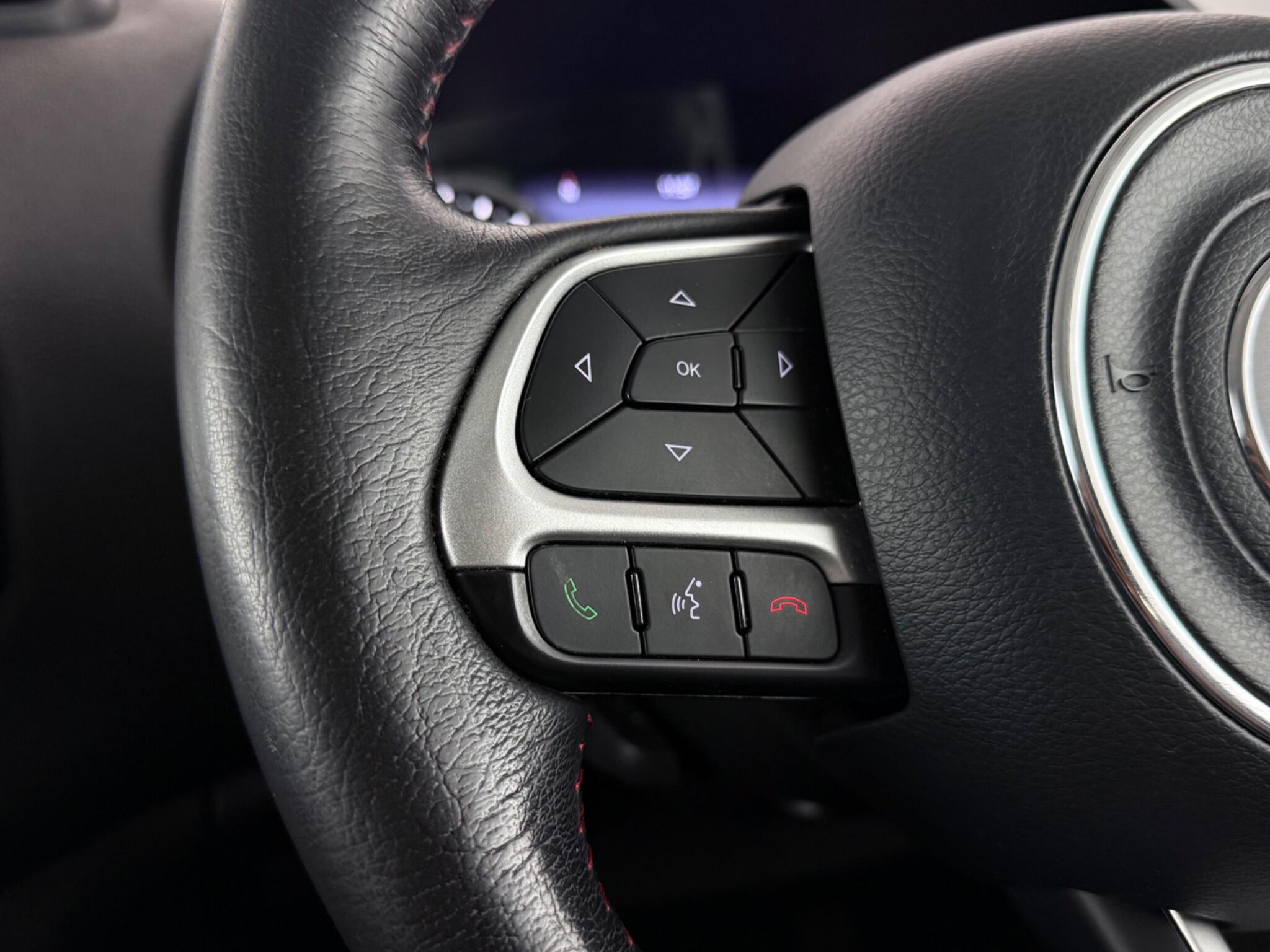 Jeep Renegade view 13