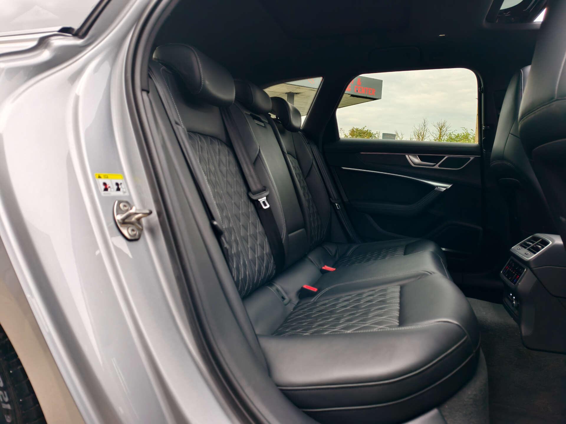 Audi S6 Avant view 22