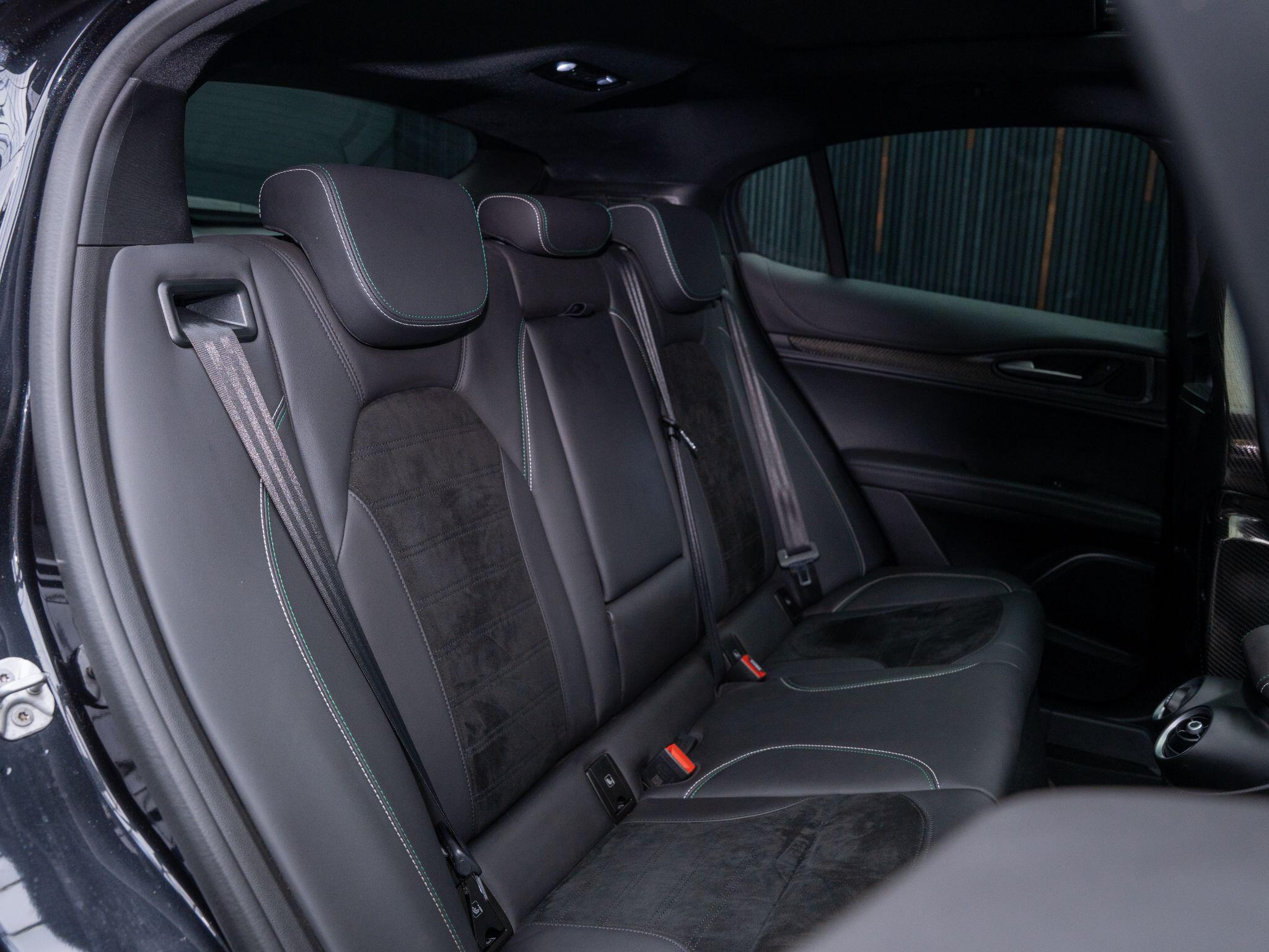 Alfa Romeo Stelvio view 41