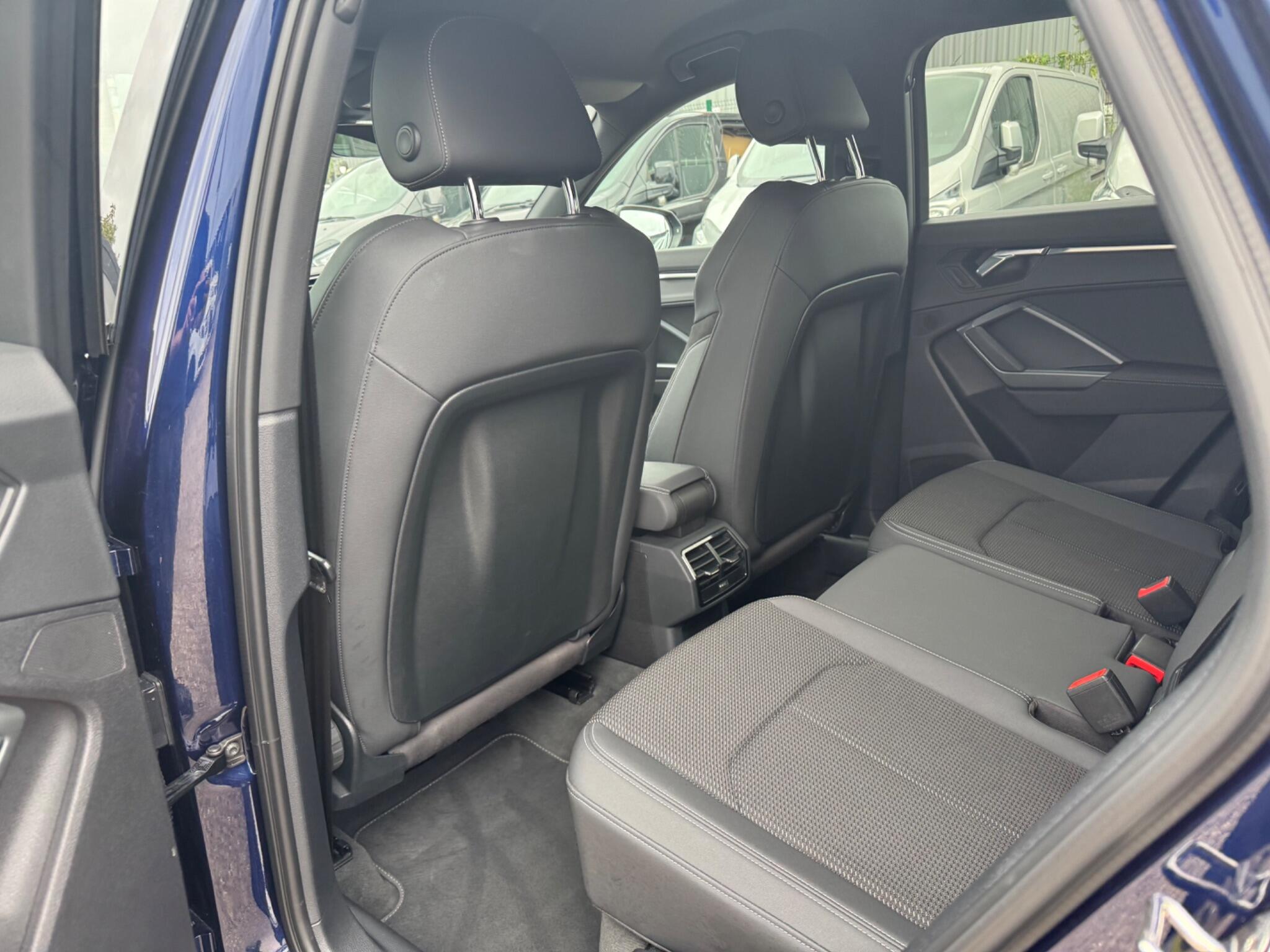 Audi Q3 view 24