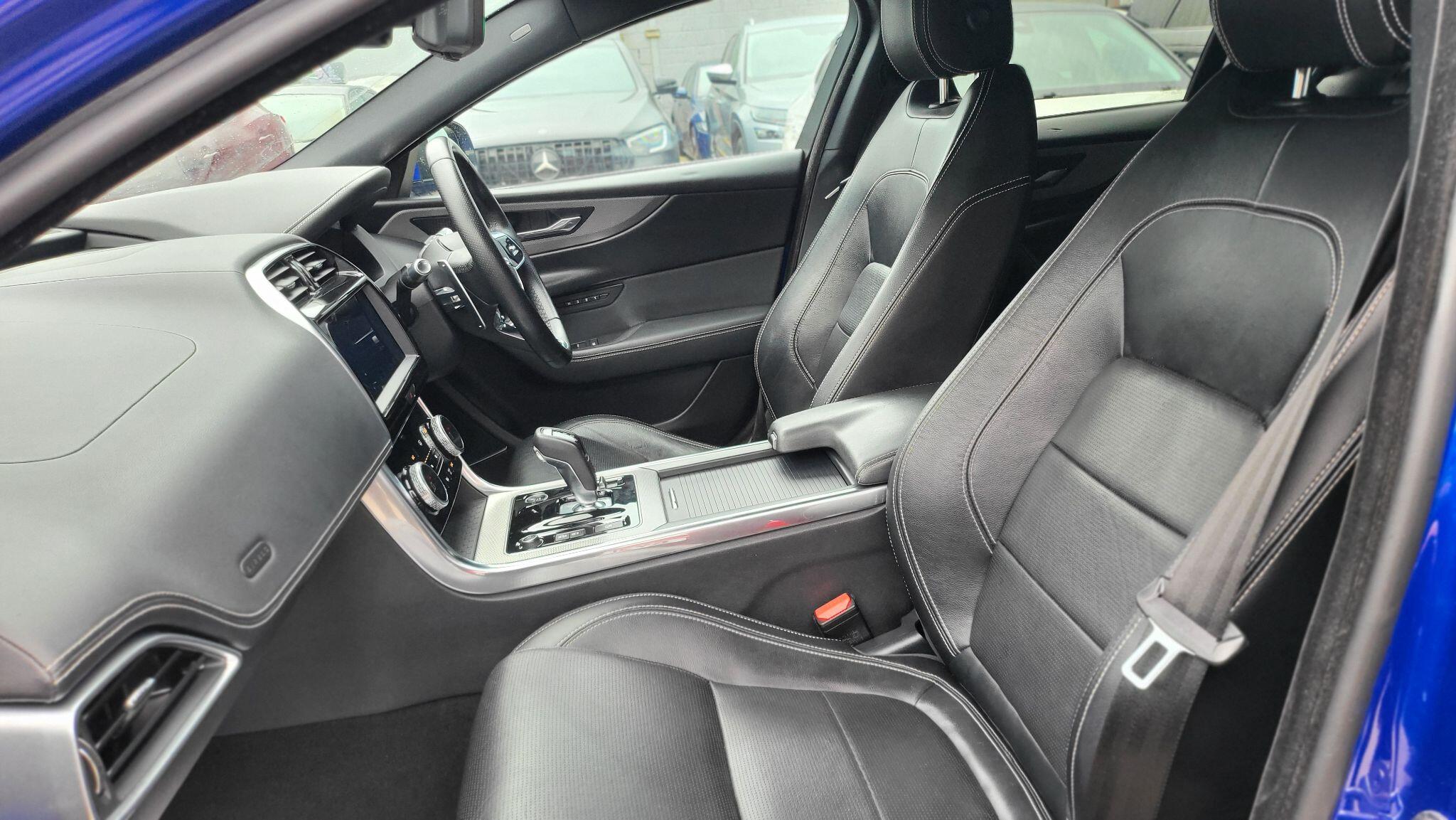 Jaguar Xe view 30