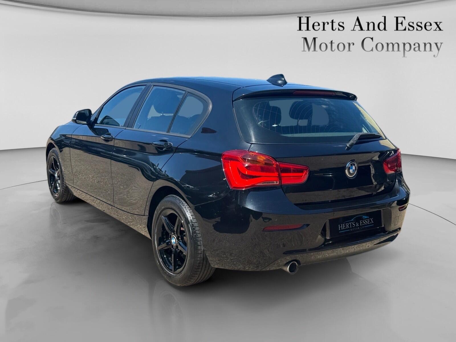 BMW 1 Series view 4