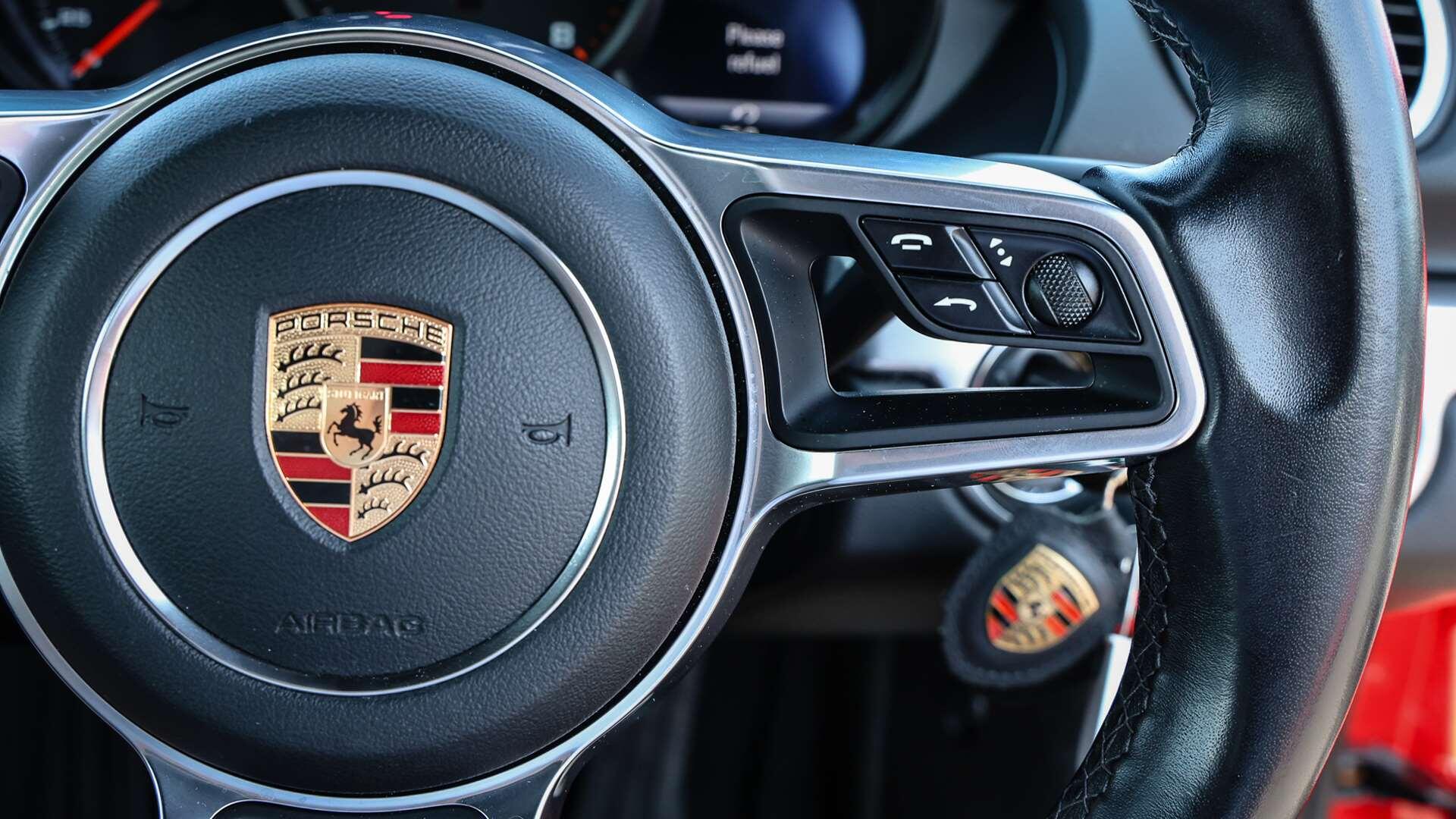 Porsche Cayman view 16