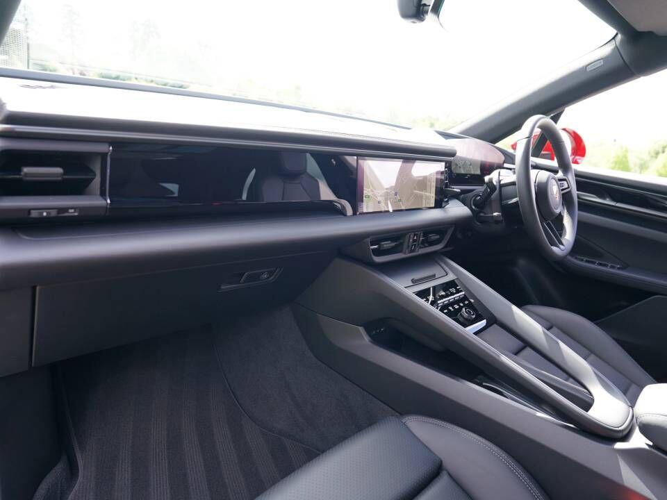 Porsche Macan view 7
