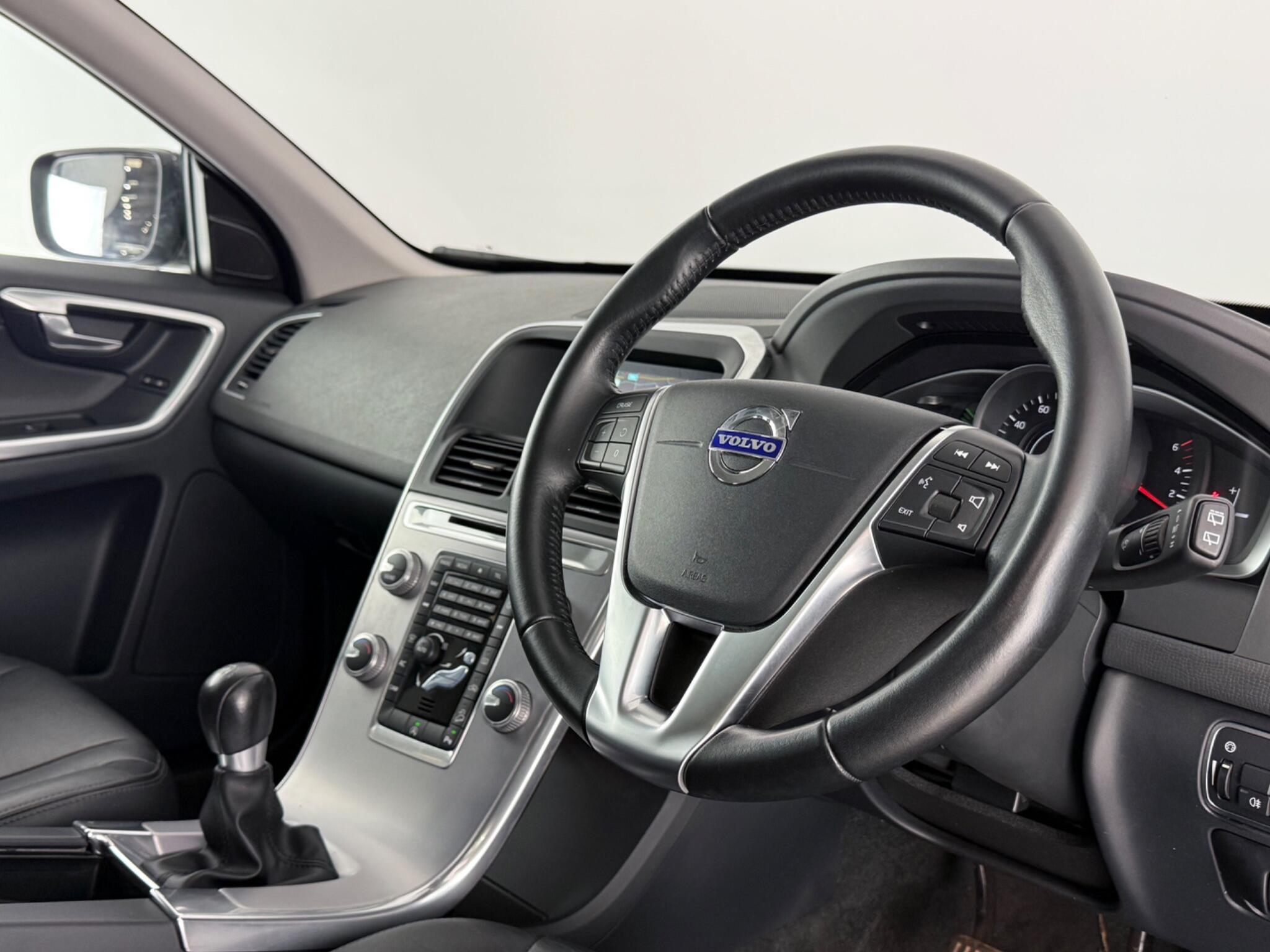 Volvo XC60 view 3