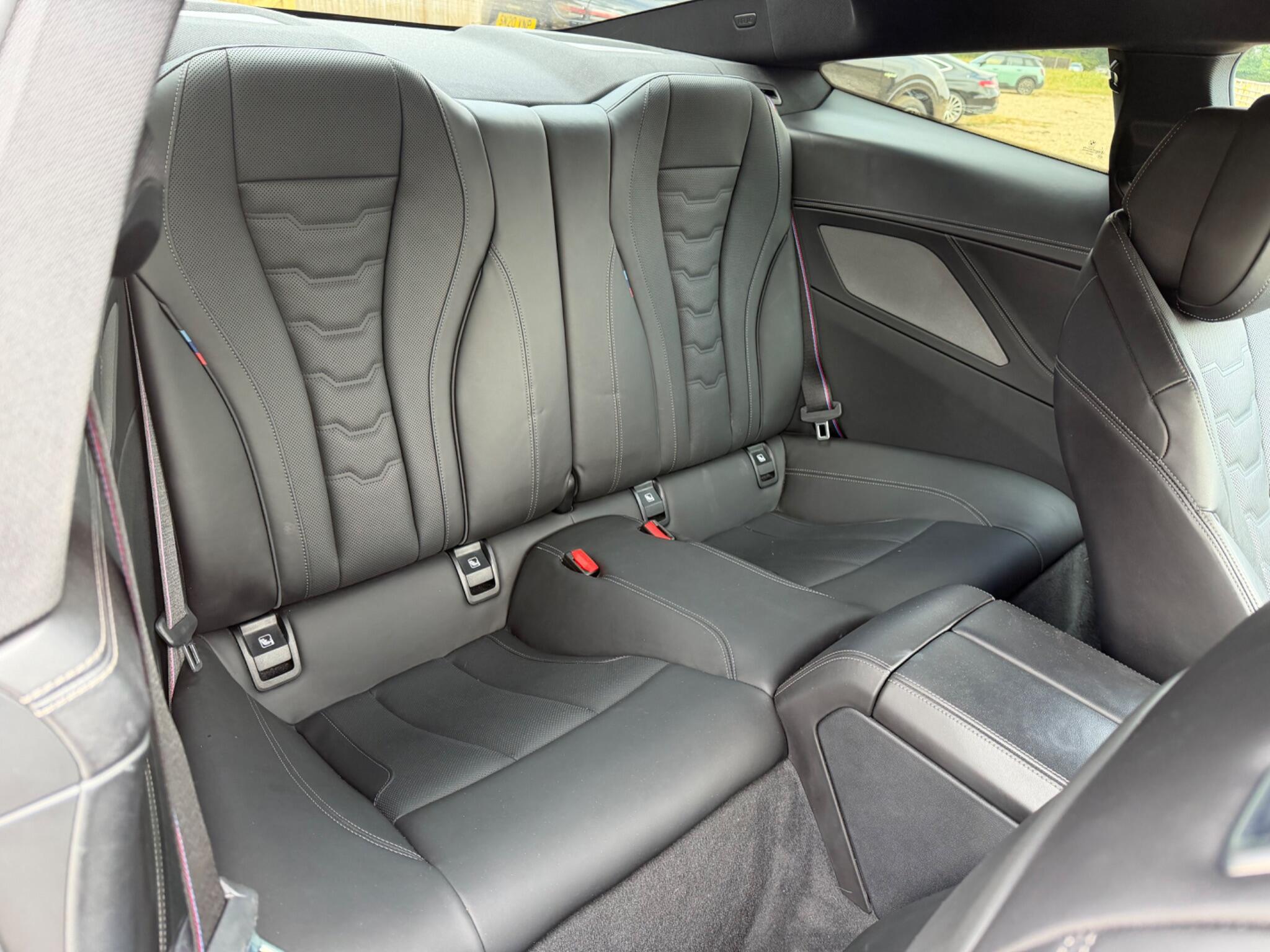 BMW 8 Series view 14