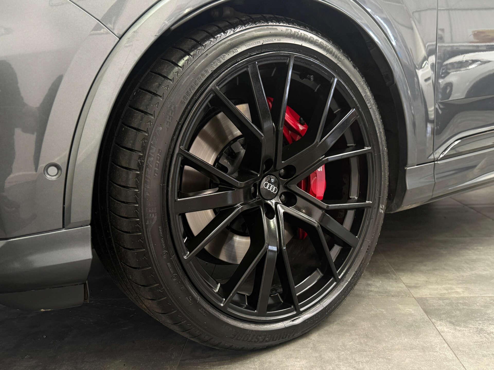 Audi SQ7 view 32