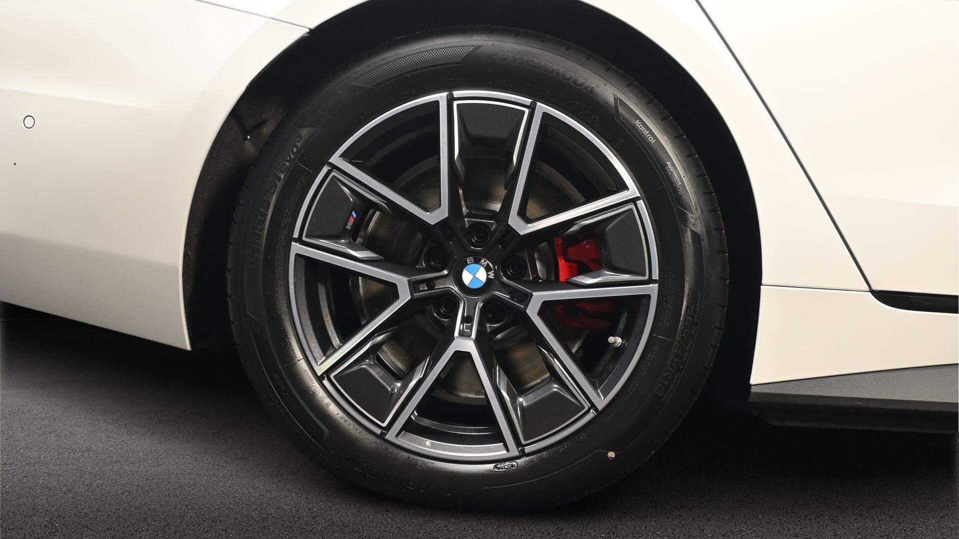BMW i4 view 14