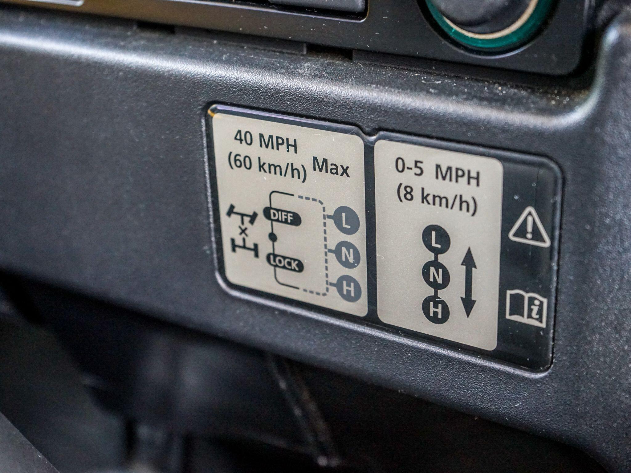 Land Rover Defender 110 view 39