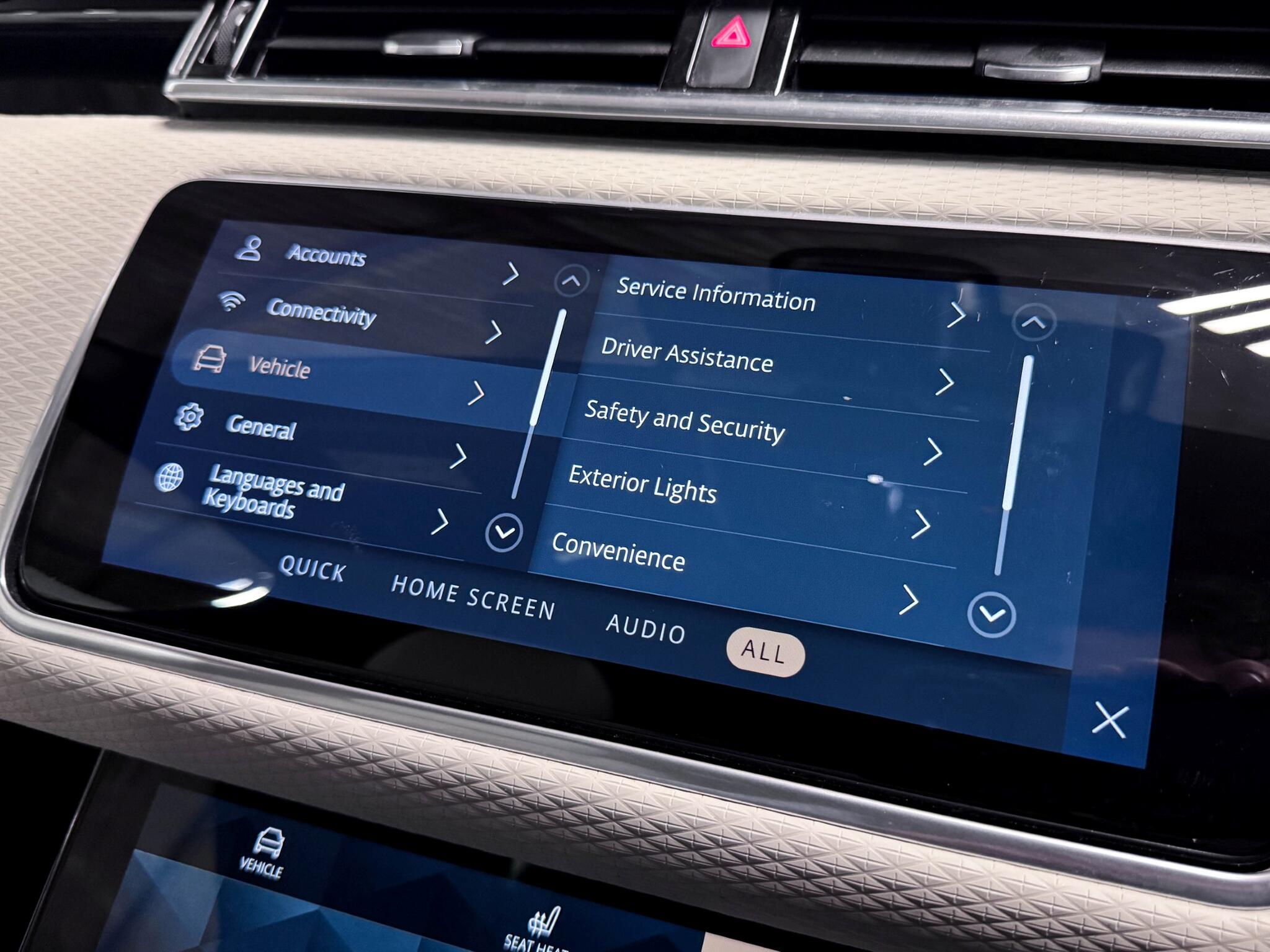 Land Rover Range Rover Velar view 61
