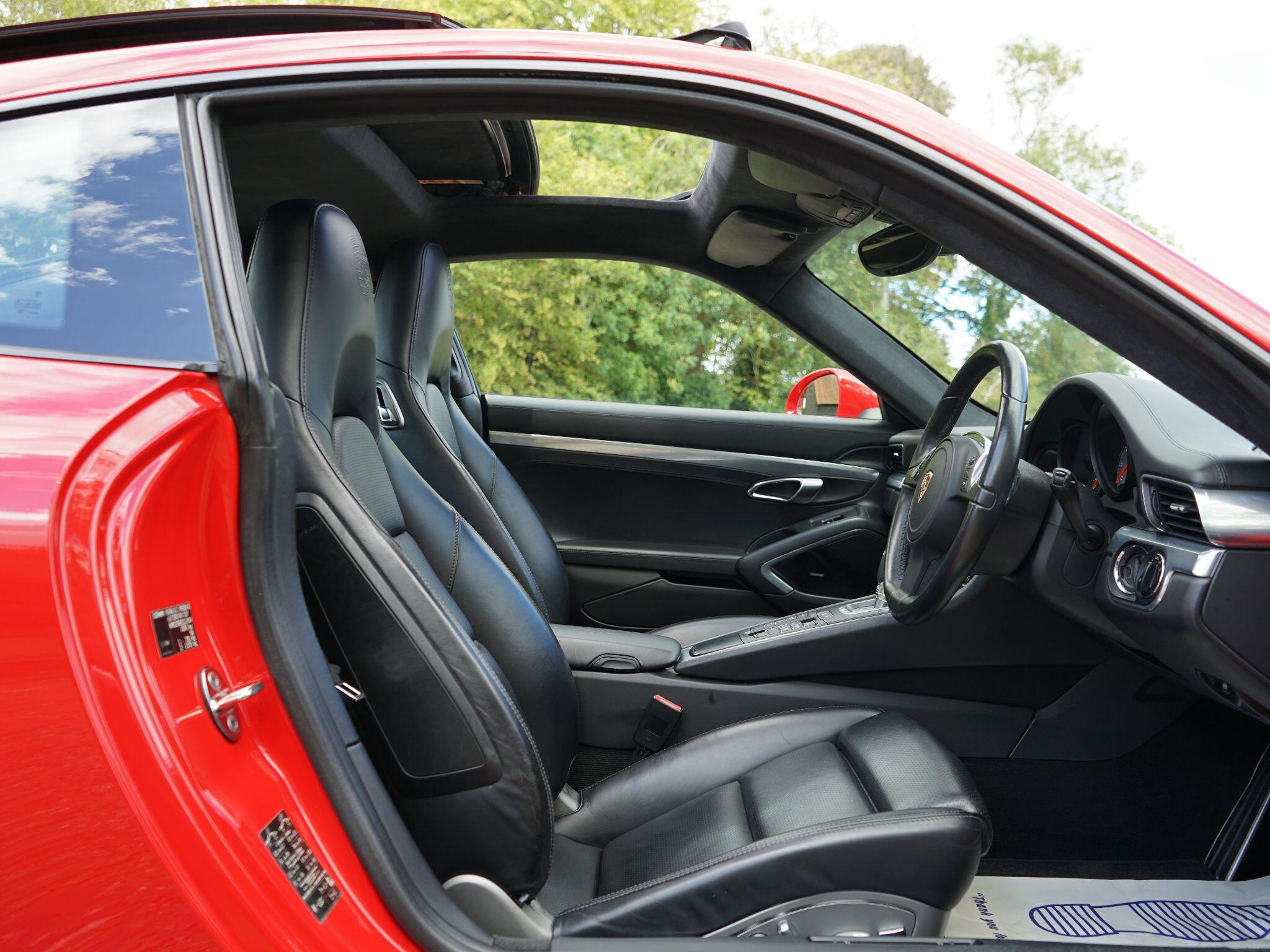 Porsche 911 view 22
