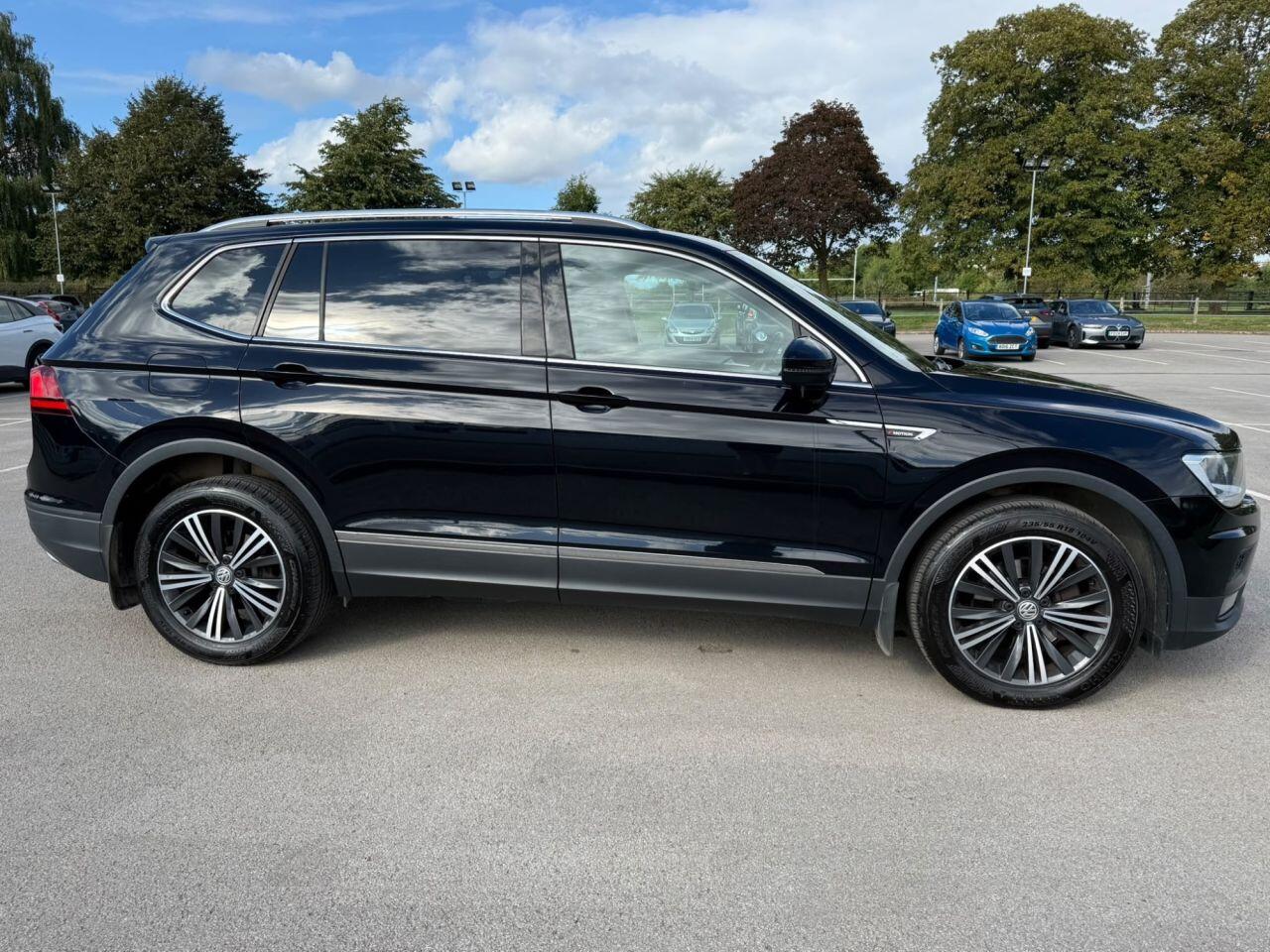 Volkswagen Tiguan Allspace view 24