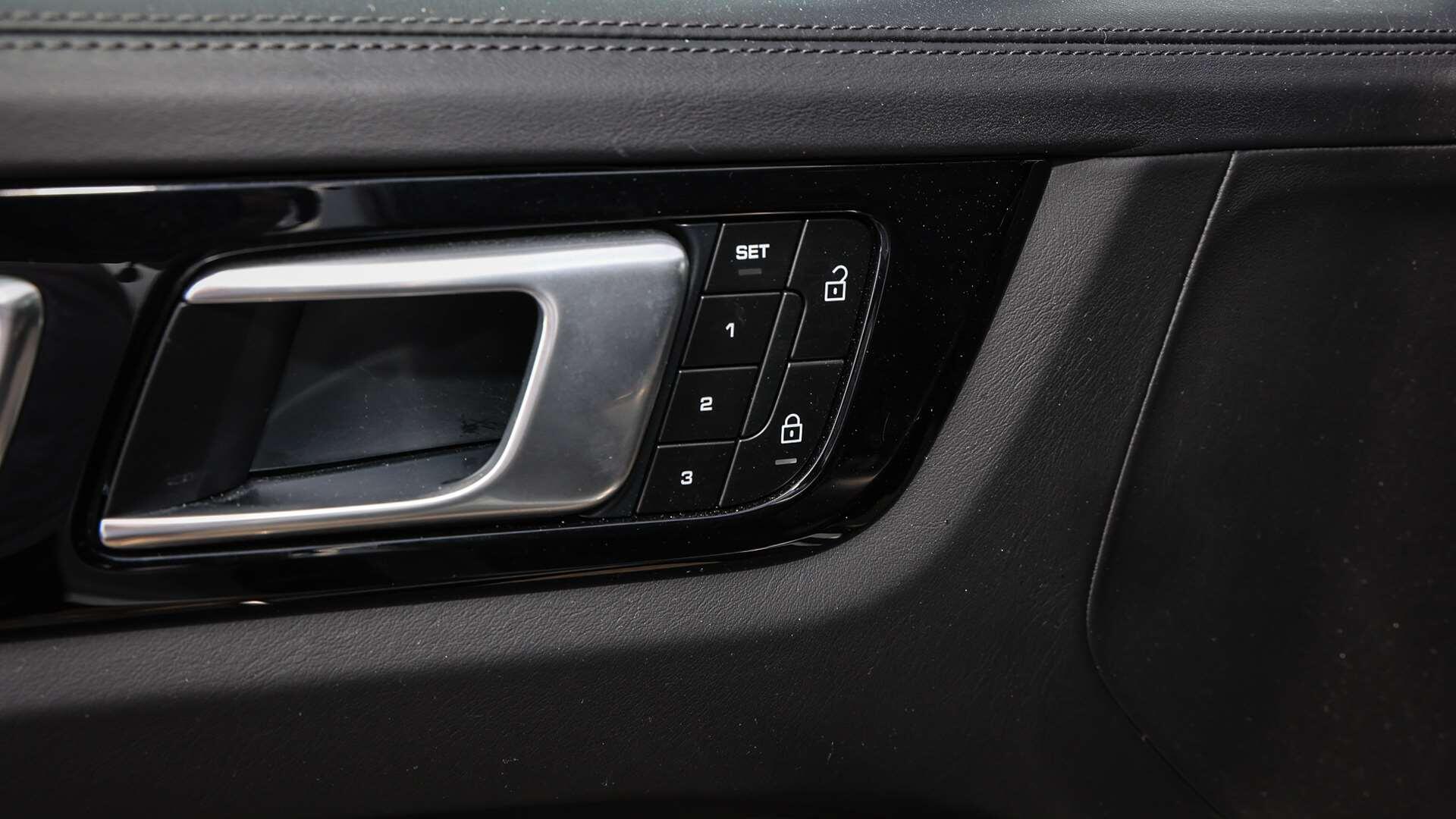 Porsche Cayenne view 23