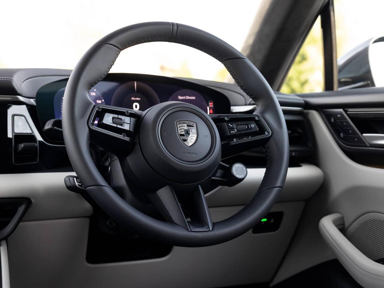 Porsche Macan view 81