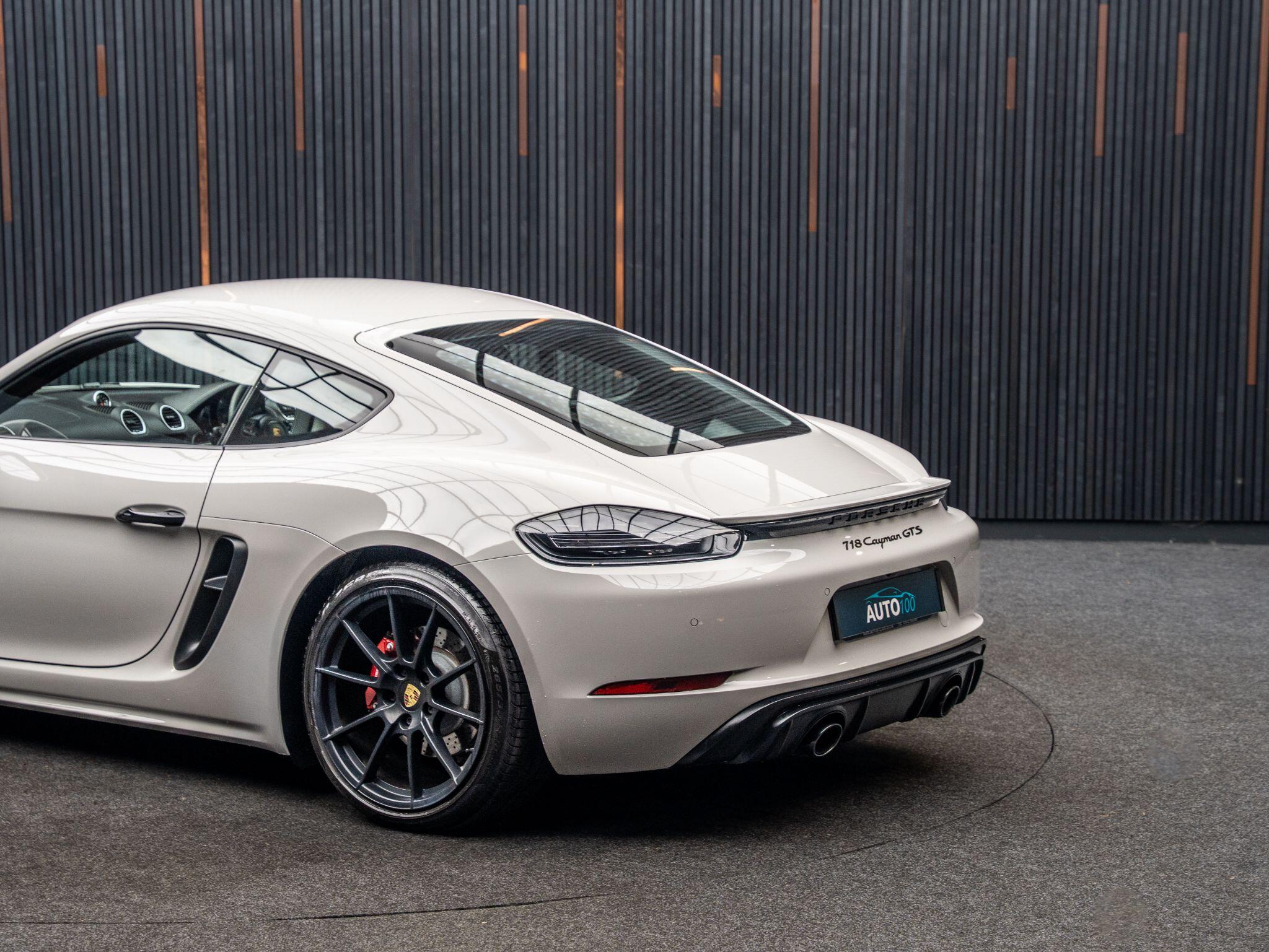 Porsche Cayman view 17