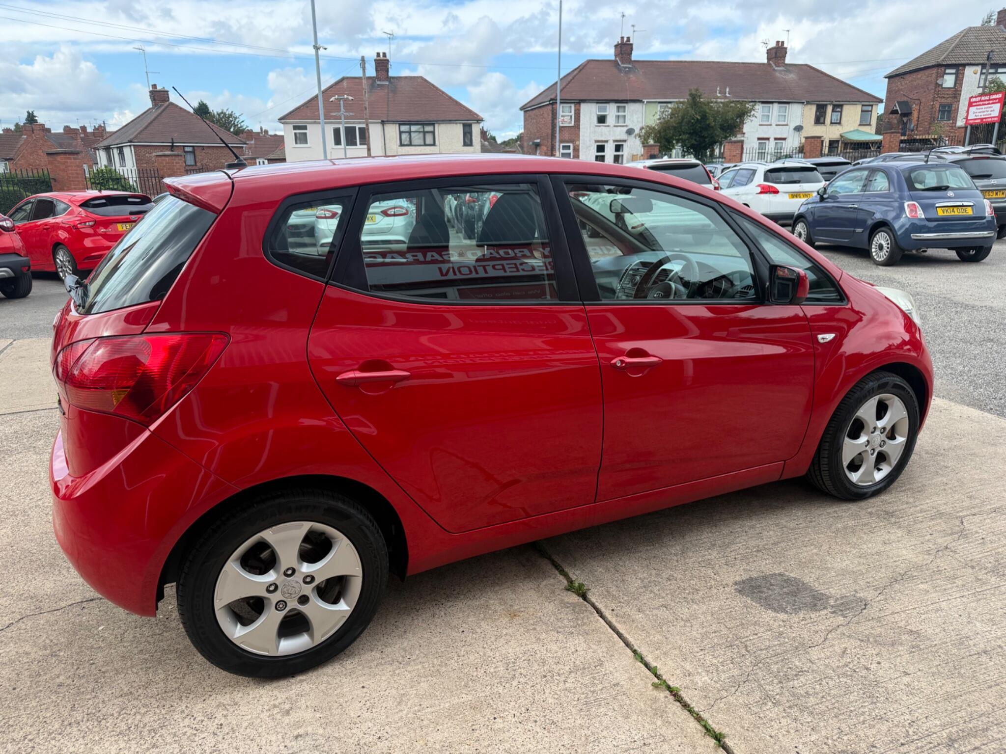 Kia Venga view 4