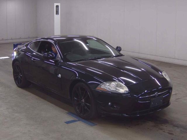 Jaguar XK view 2