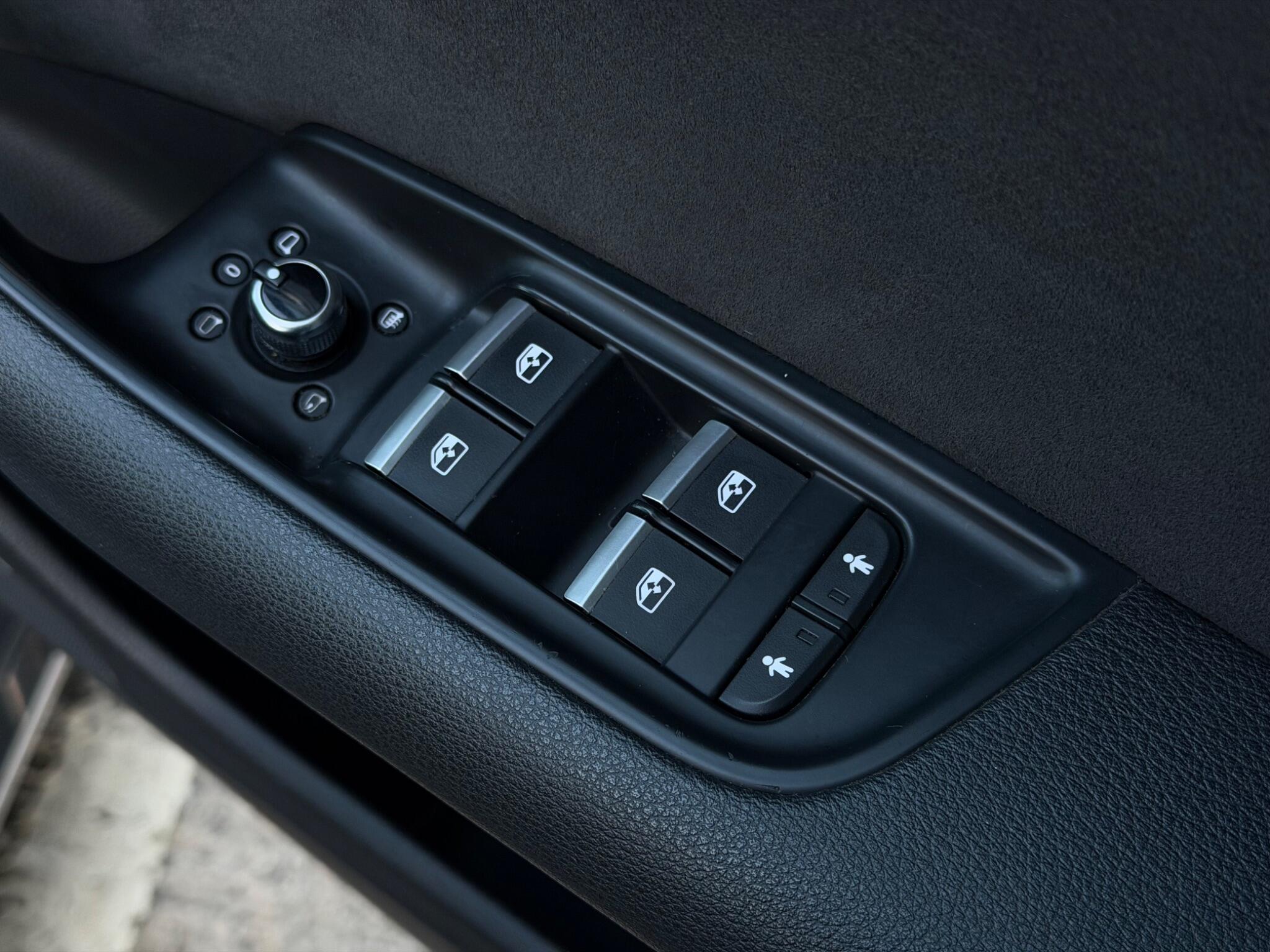 Audi Q7 view 28