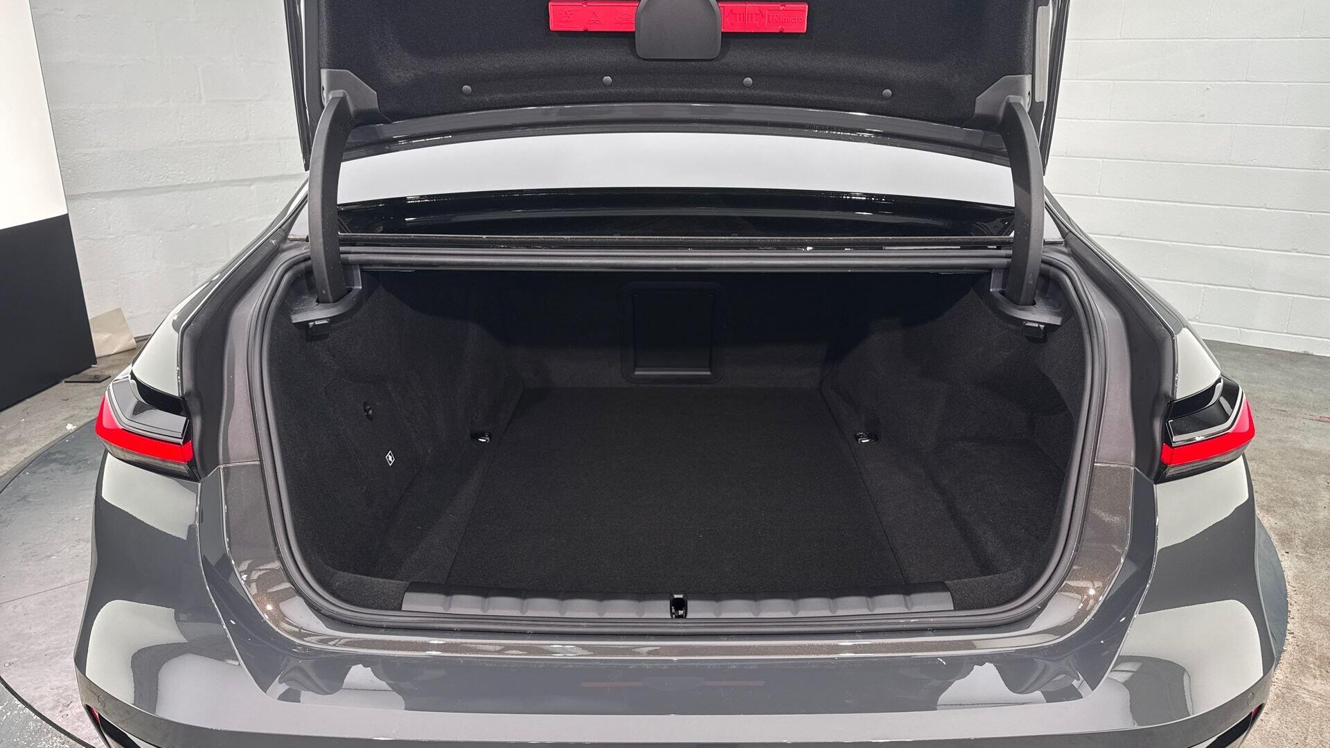 BMW I7 view 13