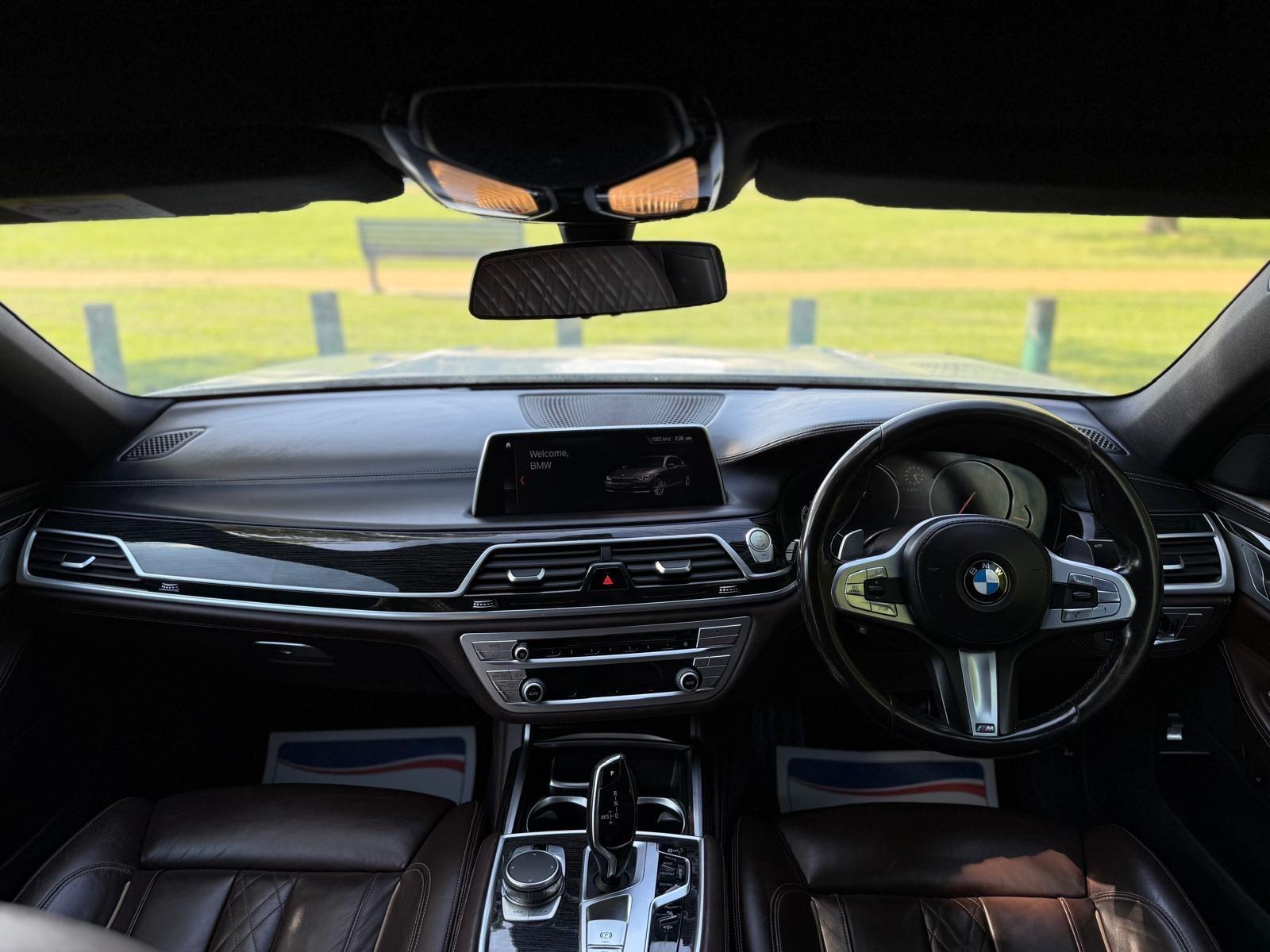 BMW 7 Series view 22