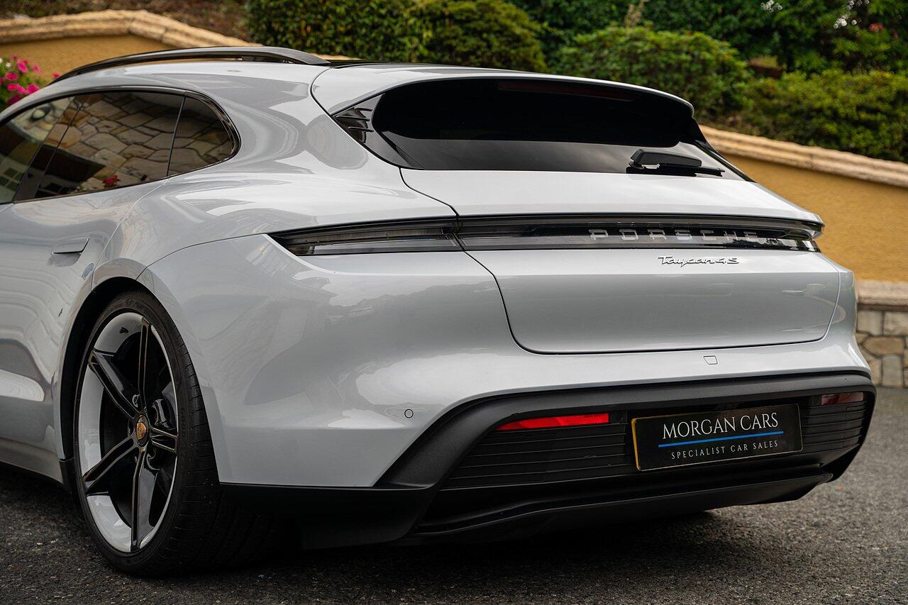 Porsche Taycan view 8