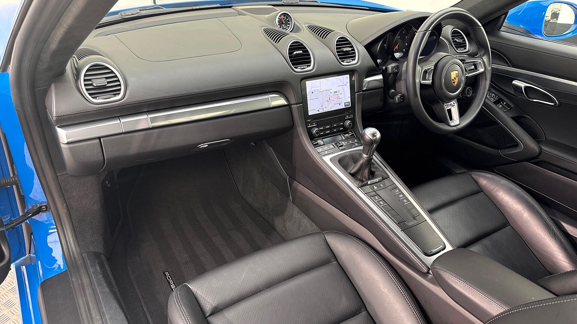 Porsche Cayman view 13