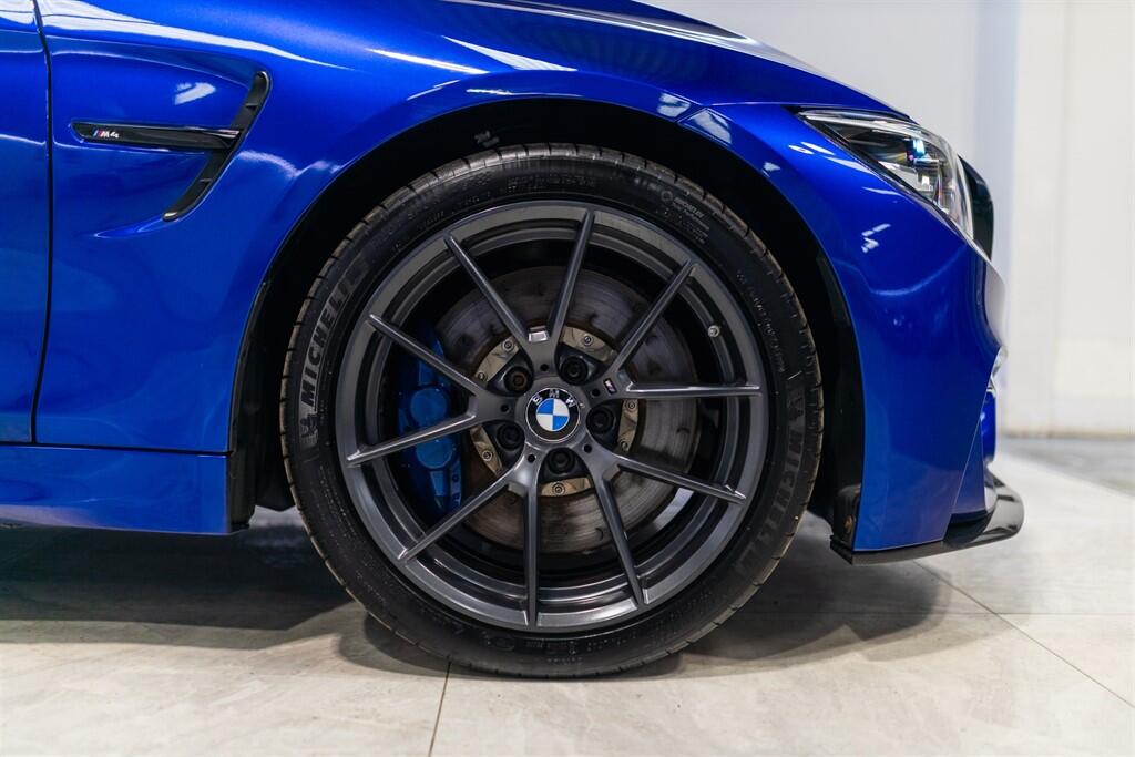 BMW M4 view 10