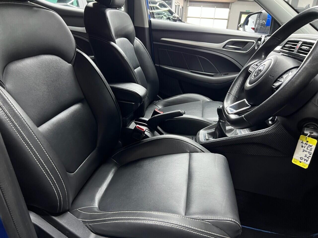 MG ZS view 34