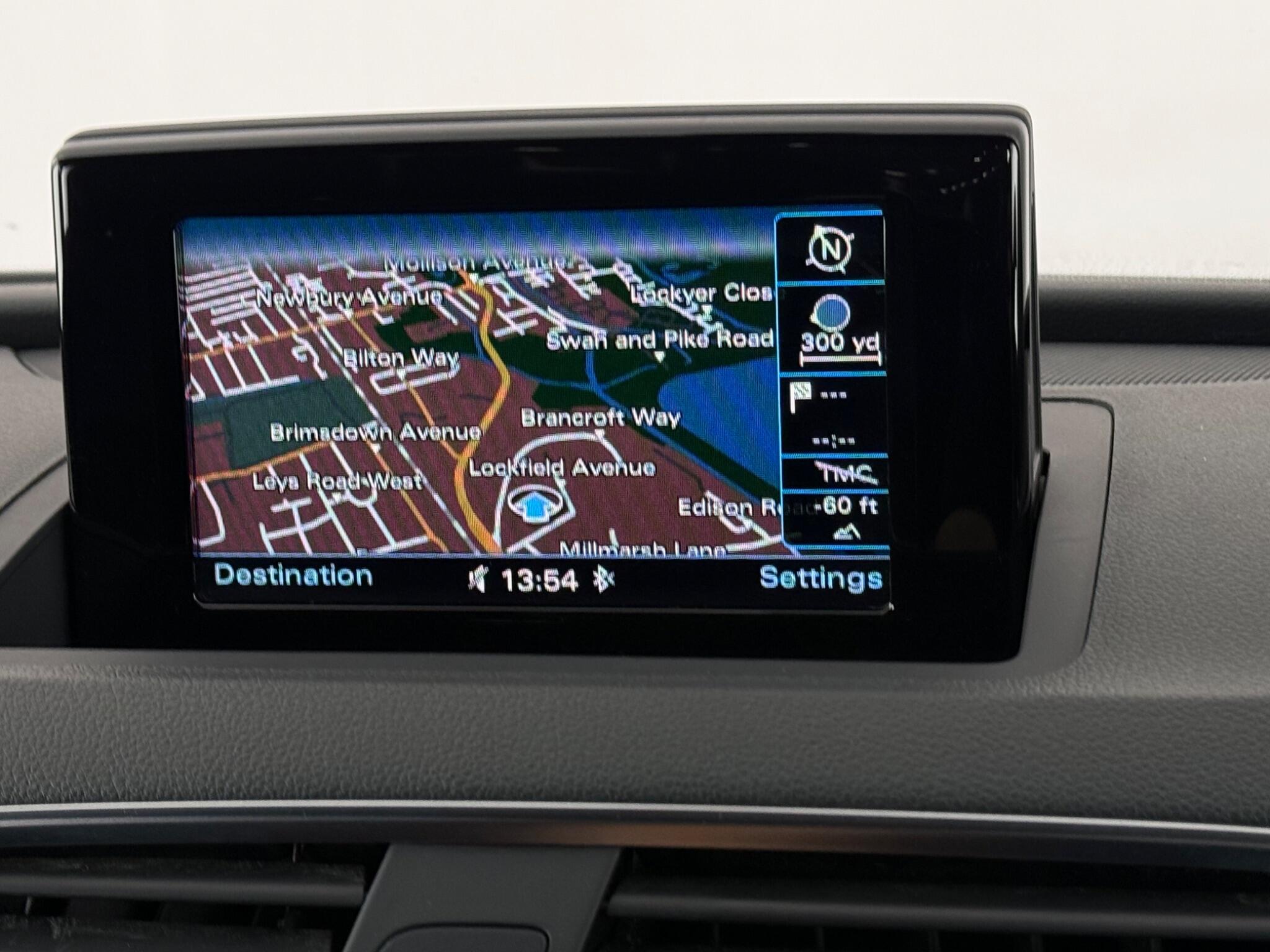 Audi Q3 view 27