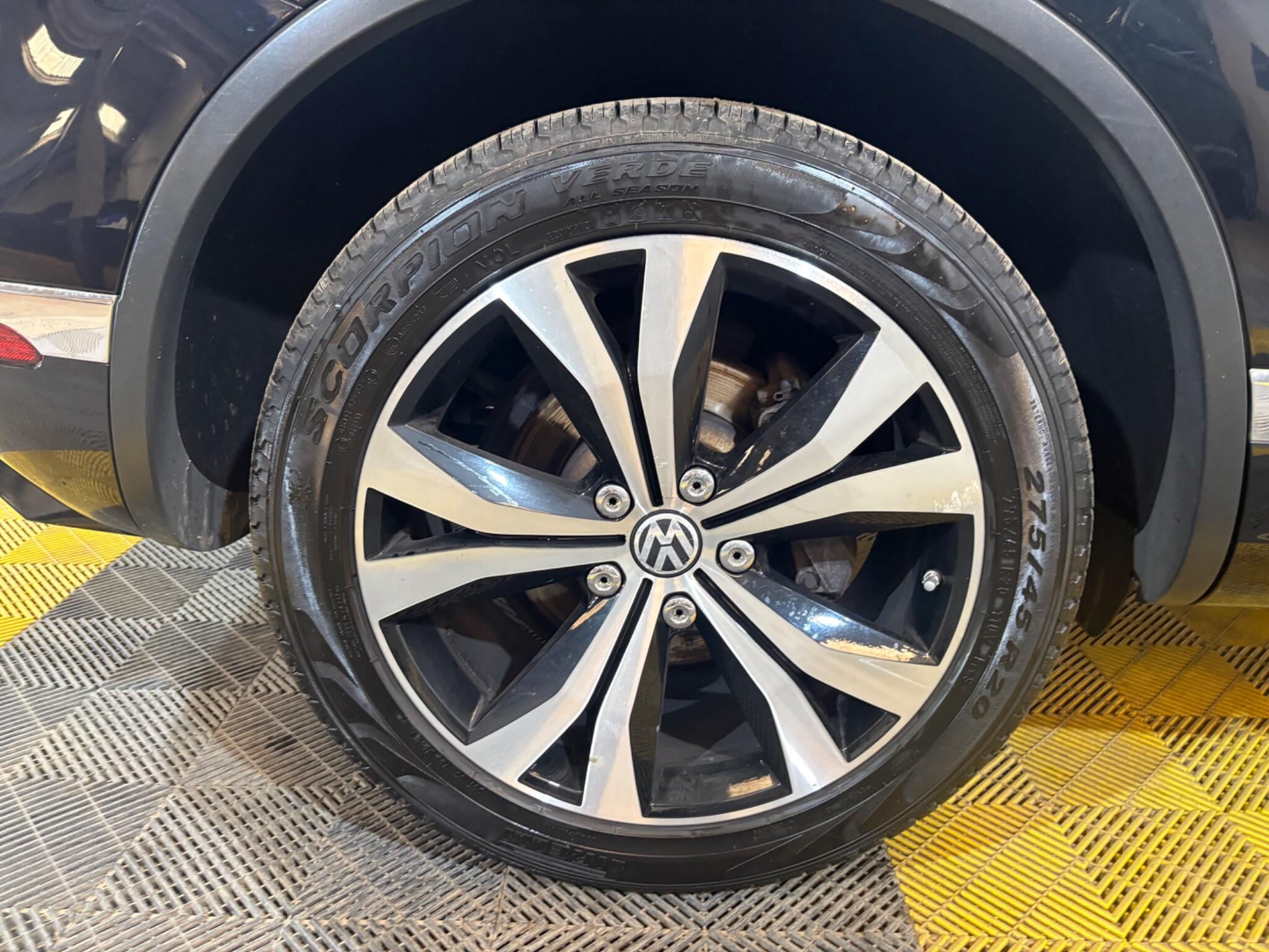 Volkswagen Touareg view 68