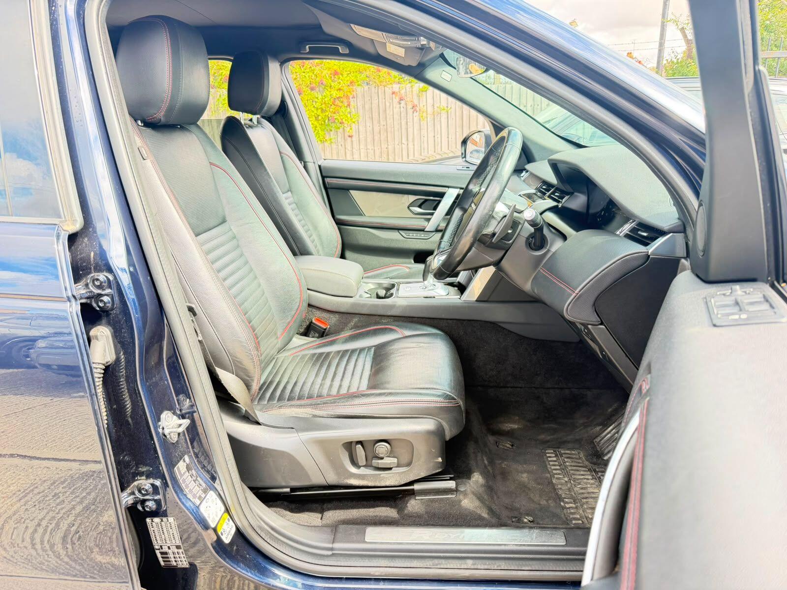 Land Rover Discovery Sport view 13