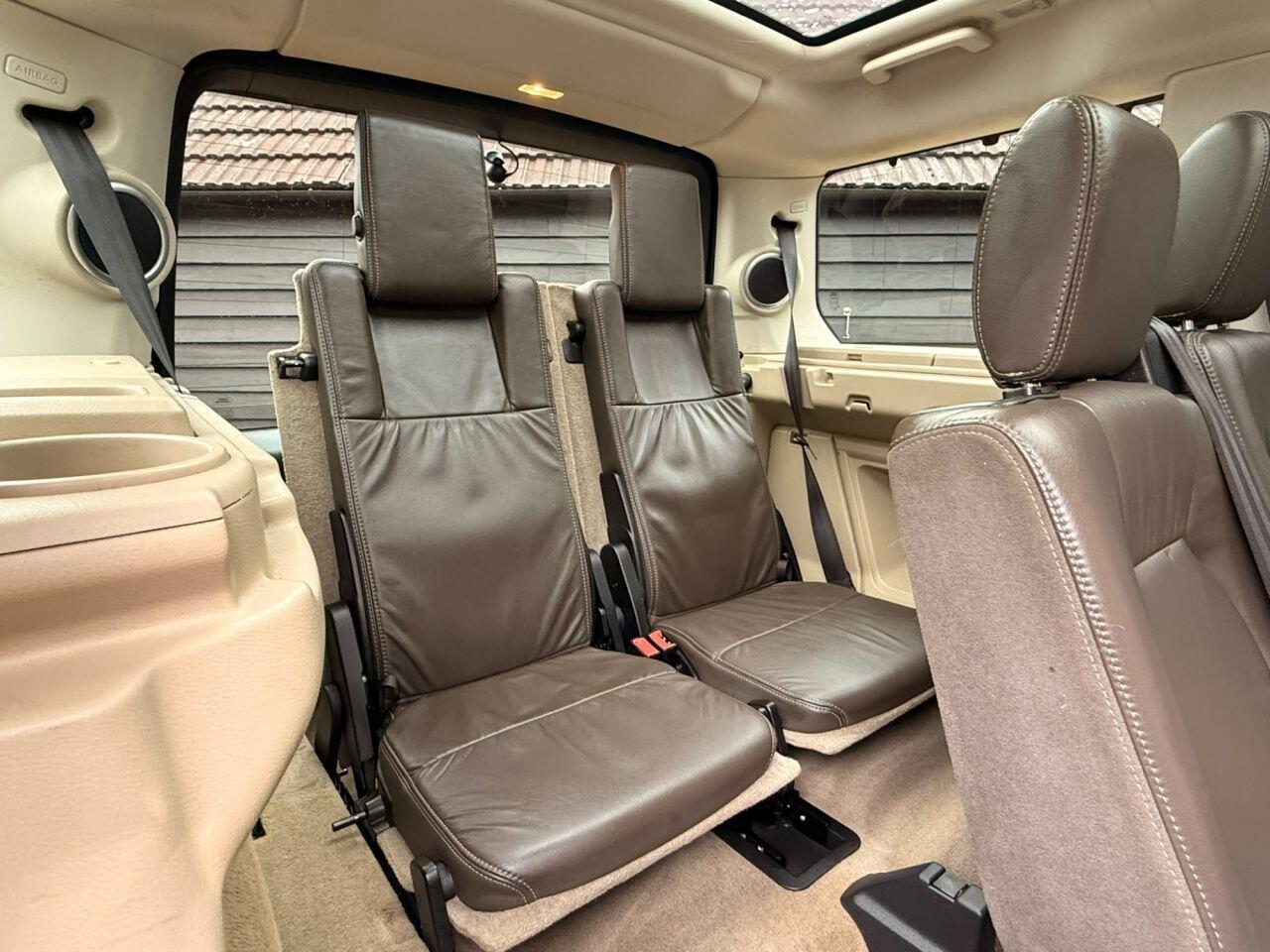 Land Rover Discovery 4 view 17