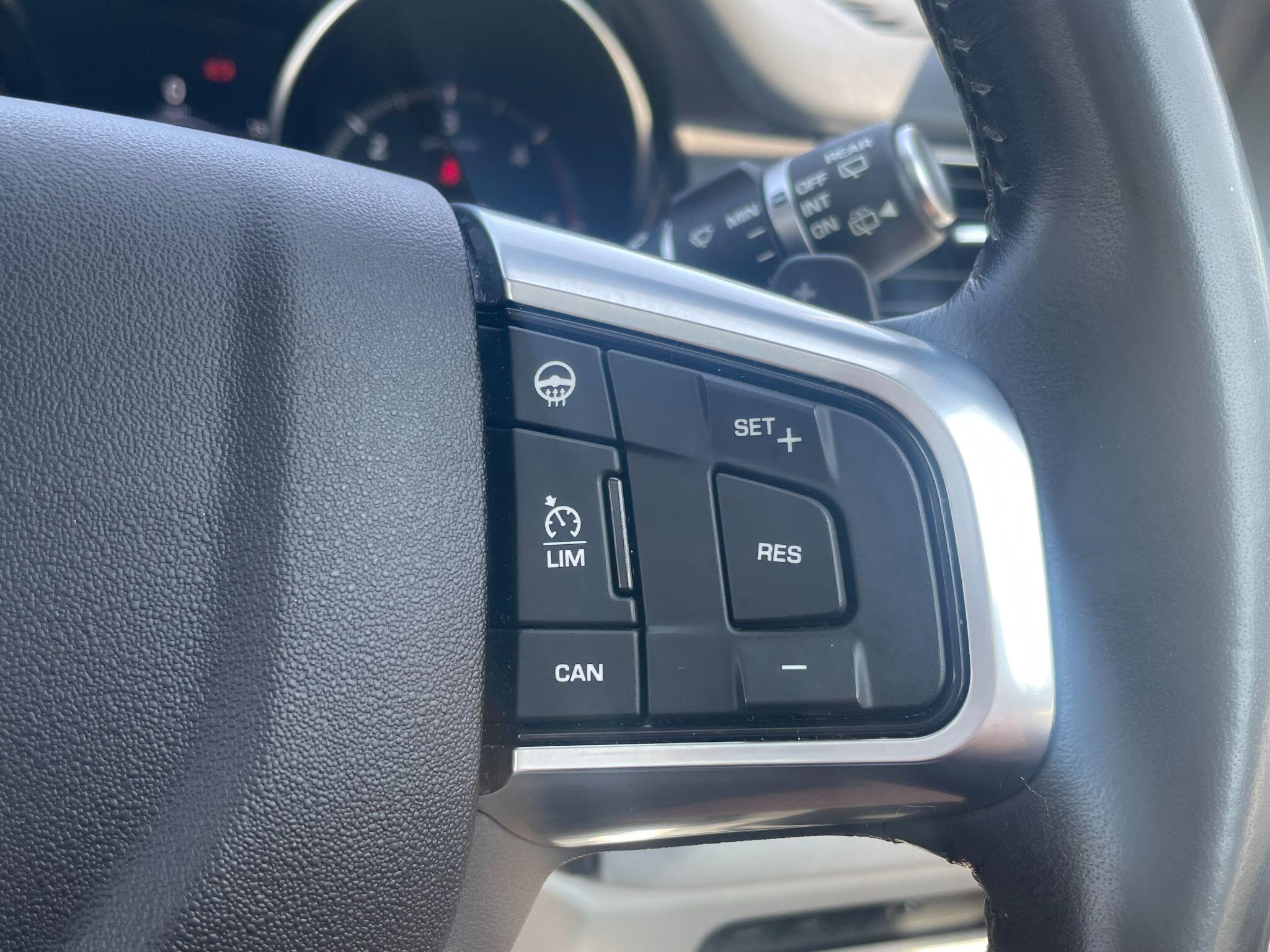 Land Rover Discovery Sport view 32