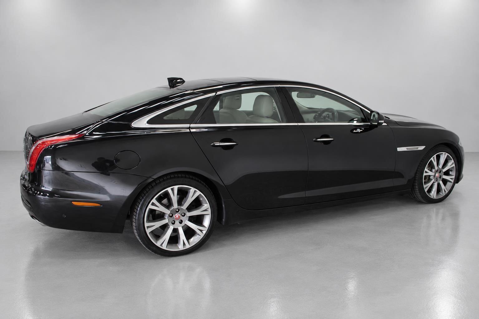 Jaguar XJ view 11