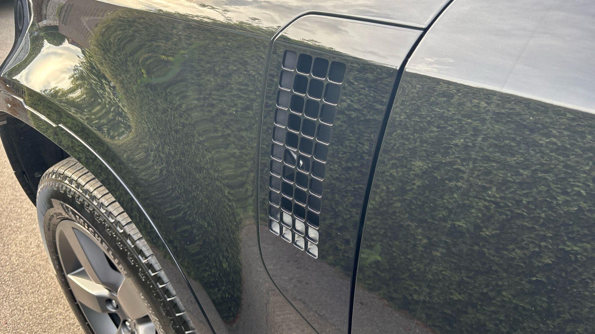 Land Rover Defender view 14