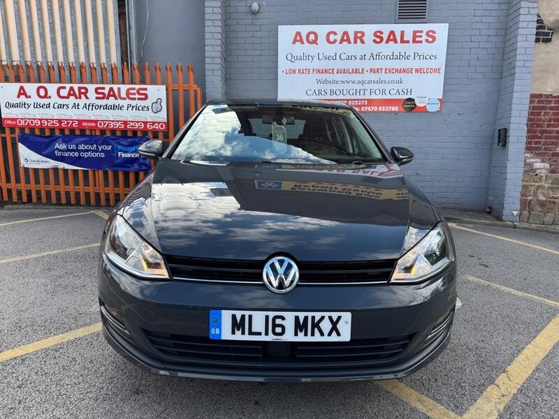Volkswagen Golf view 2