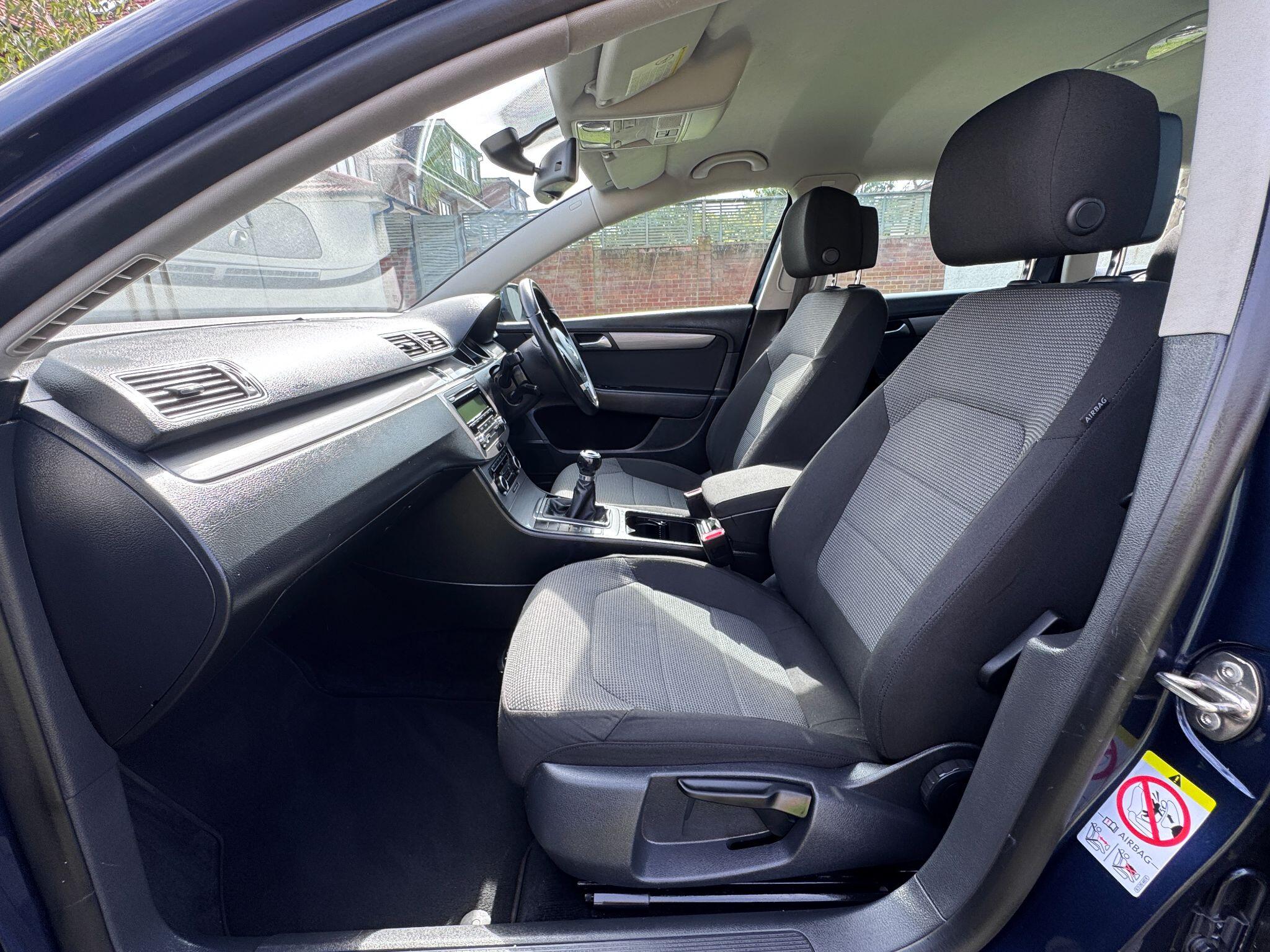 2011 Volkswagen Passat image 18