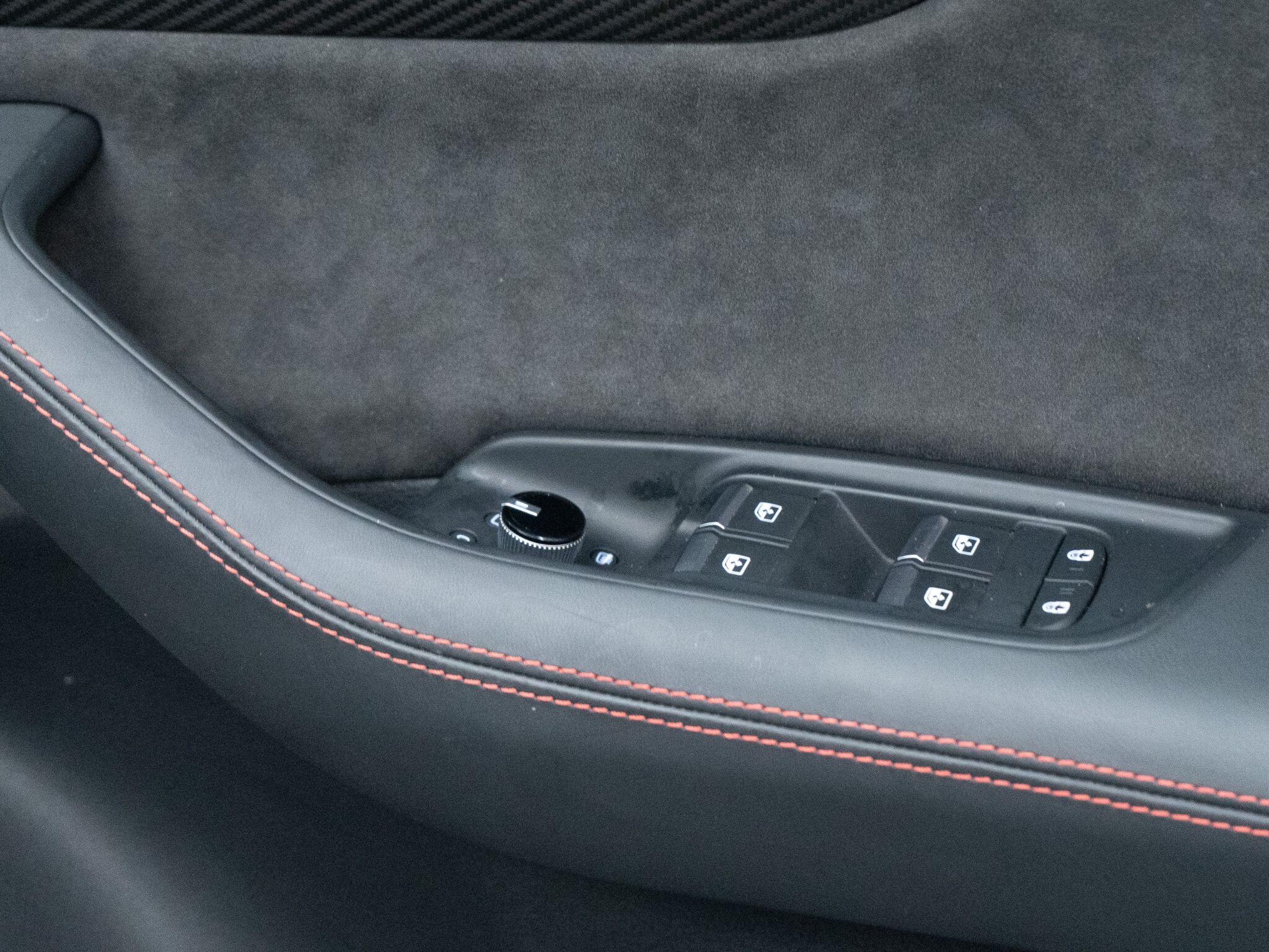 Audi RS Q8 view 13