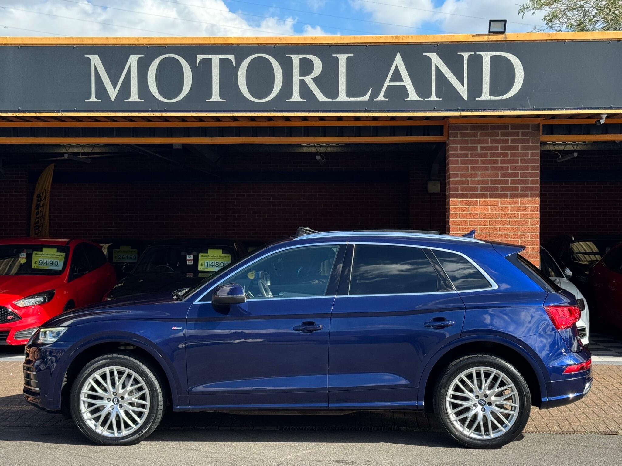 Audi Q5 view 6