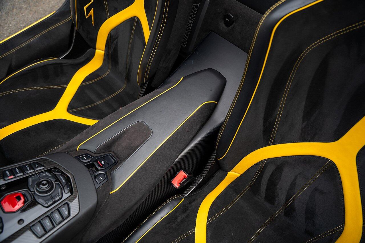 Lamborghini Aventador view 72