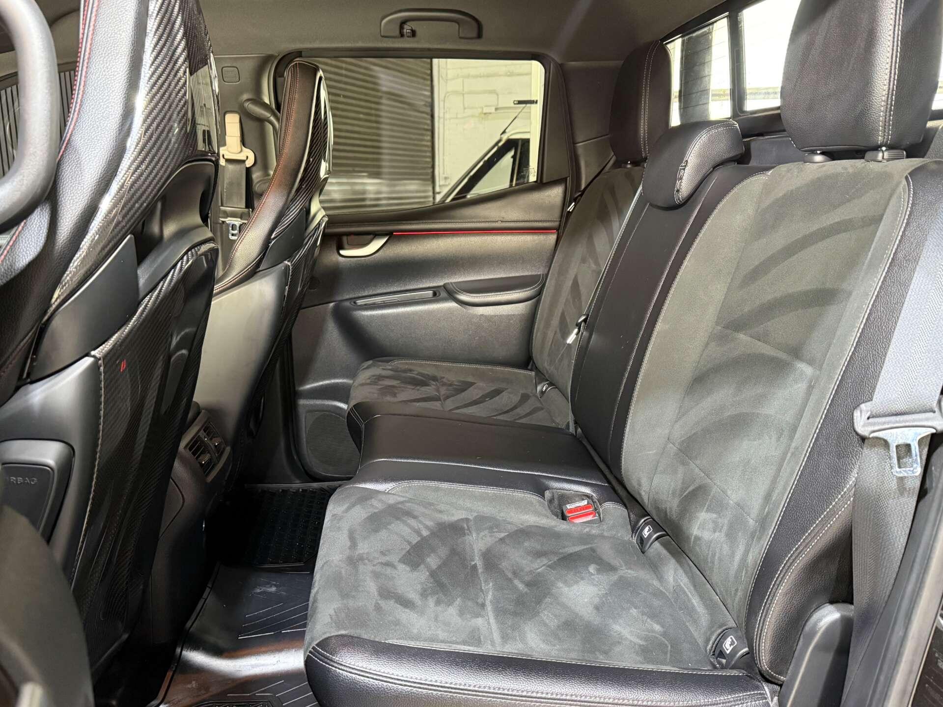 Mercedes-Benz X Class view 15