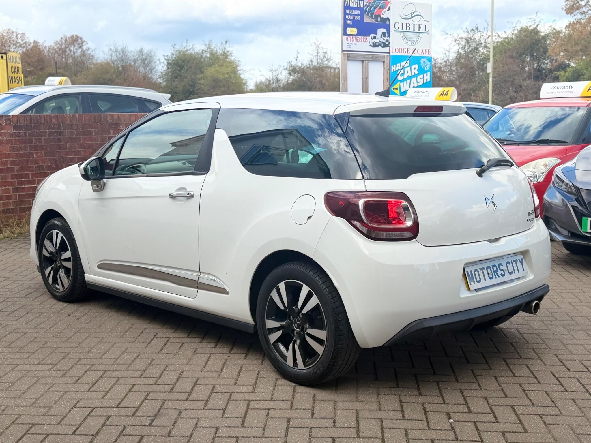 DS Automobiles DS 3 view 6